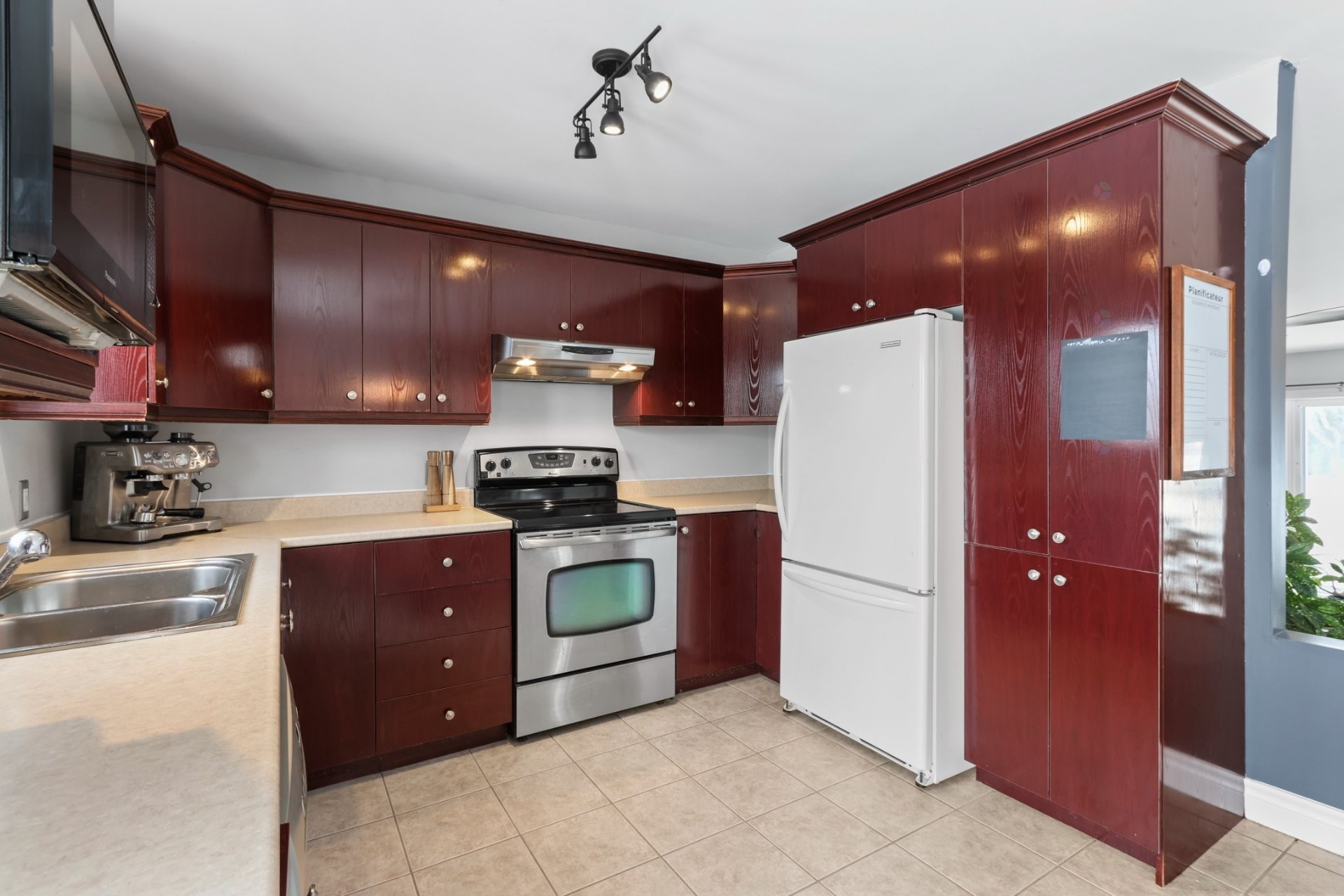 









2


Rue des Jacinthes

,
Salaberry-de-Valleyfield,




QC
J6S6V2

