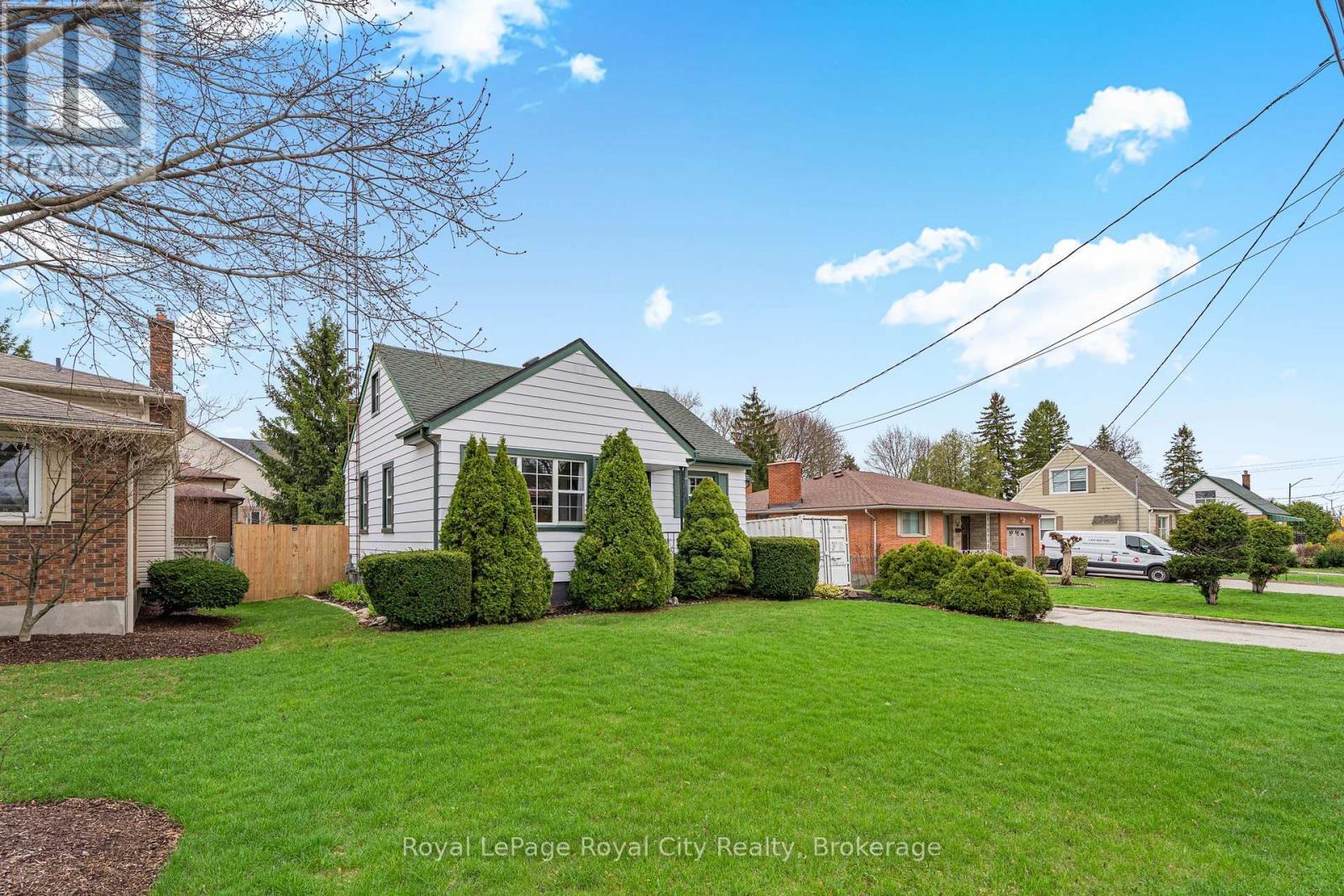 












513 SPEEDVALE AVENUE E

,
Guelph (Victoria North),




Ontario
N1E1P5

