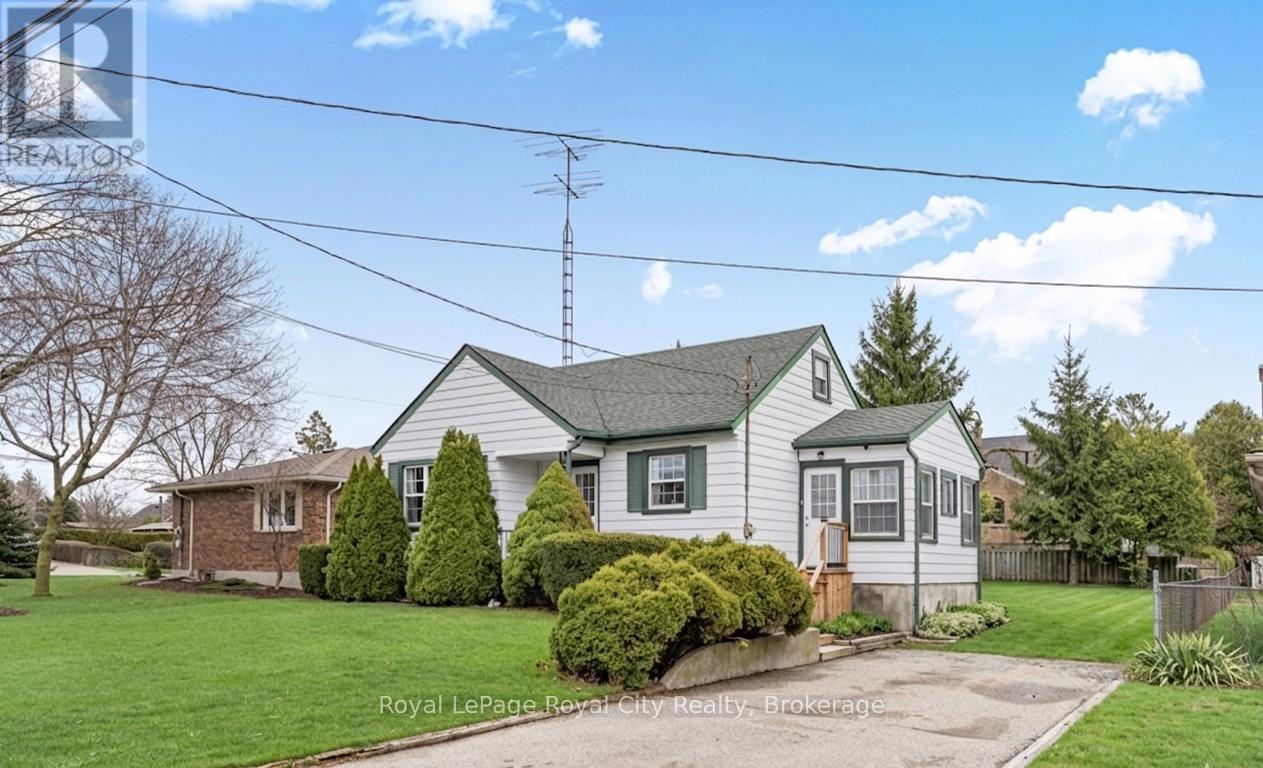 












513 SPEEDVALE AVENUE E

,
Guelph (Victoria North),




Ontario
N1E1P5

