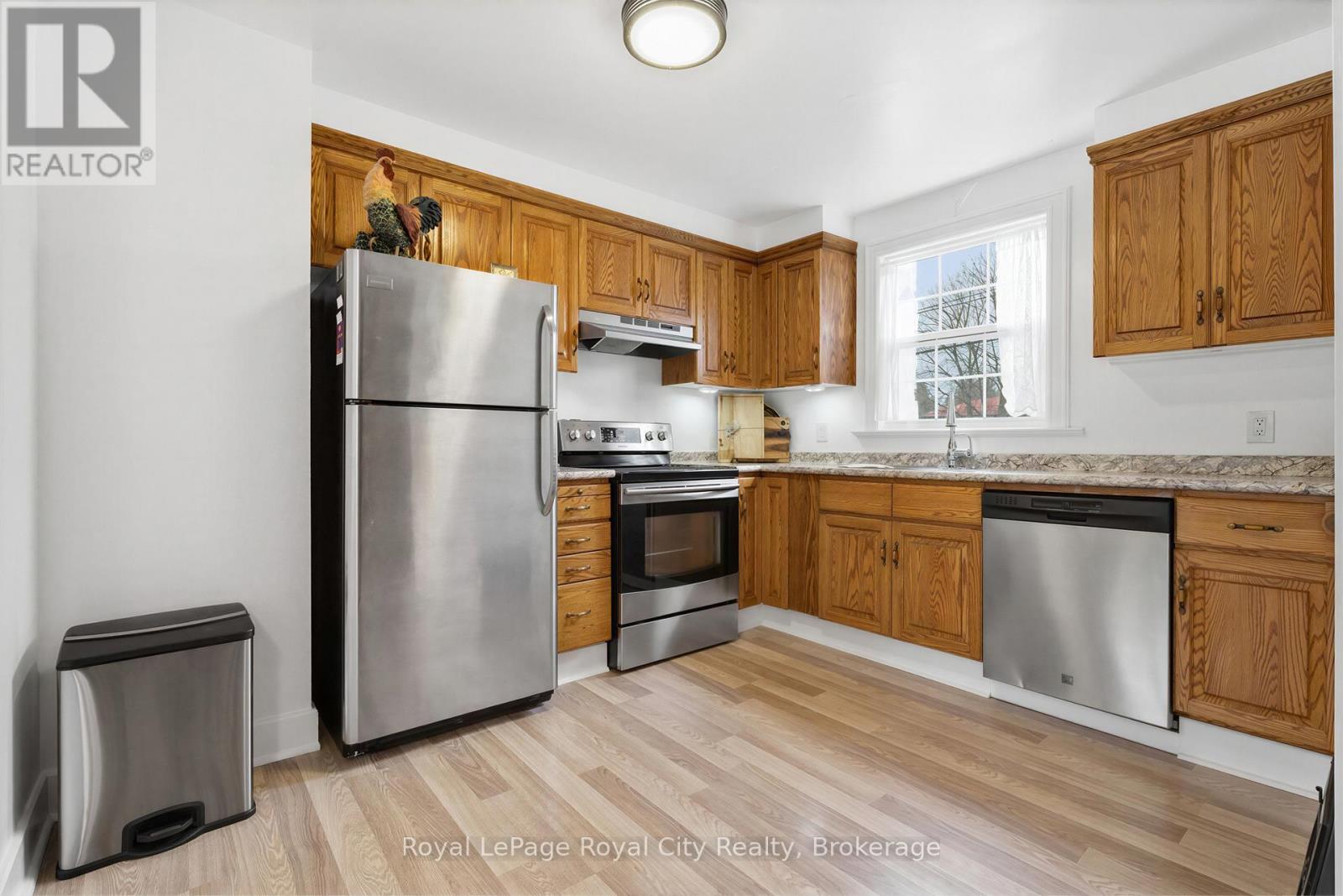 












513 SPEEDVALE AVENUE E

,
Guelph (Victoria North),




Ontario
N1E1P5

