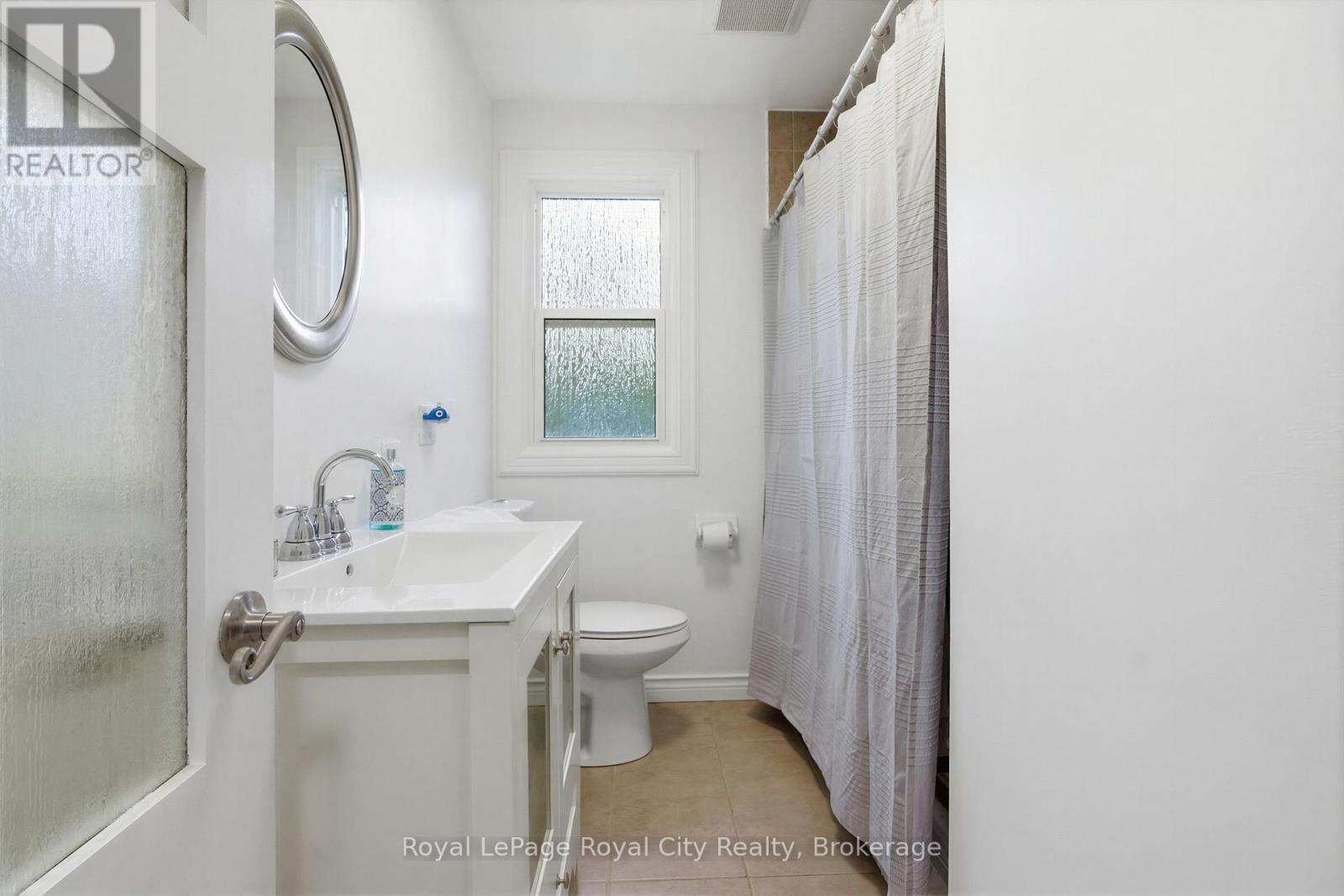 












513 SPEEDVALE AVENUE E

,
Guelph (Victoria North),




Ontario
N1E1P5

