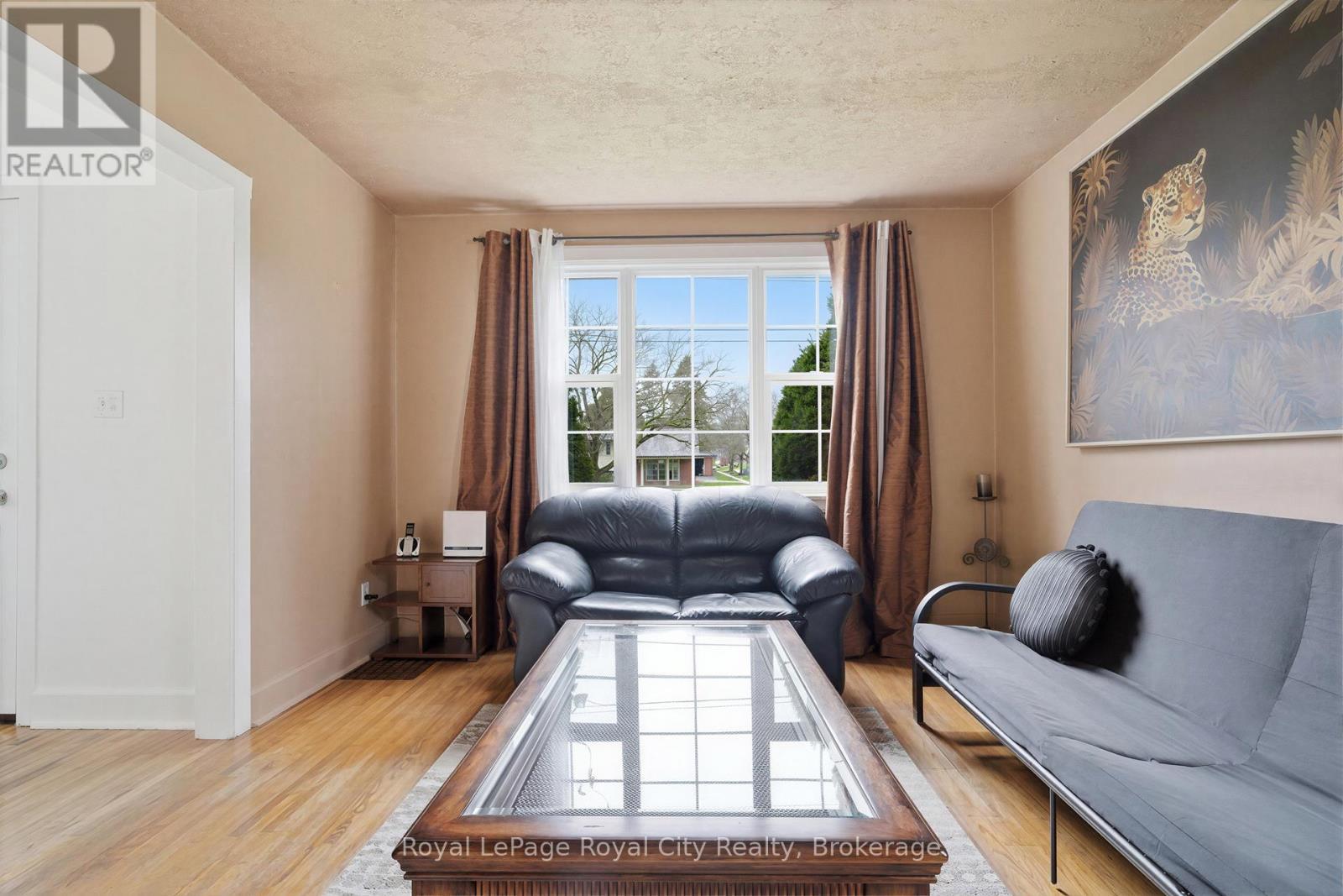 












513 SPEEDVALE AVENUE E

,
Guelph (Victoria North),




Ontario
N1E1P5

