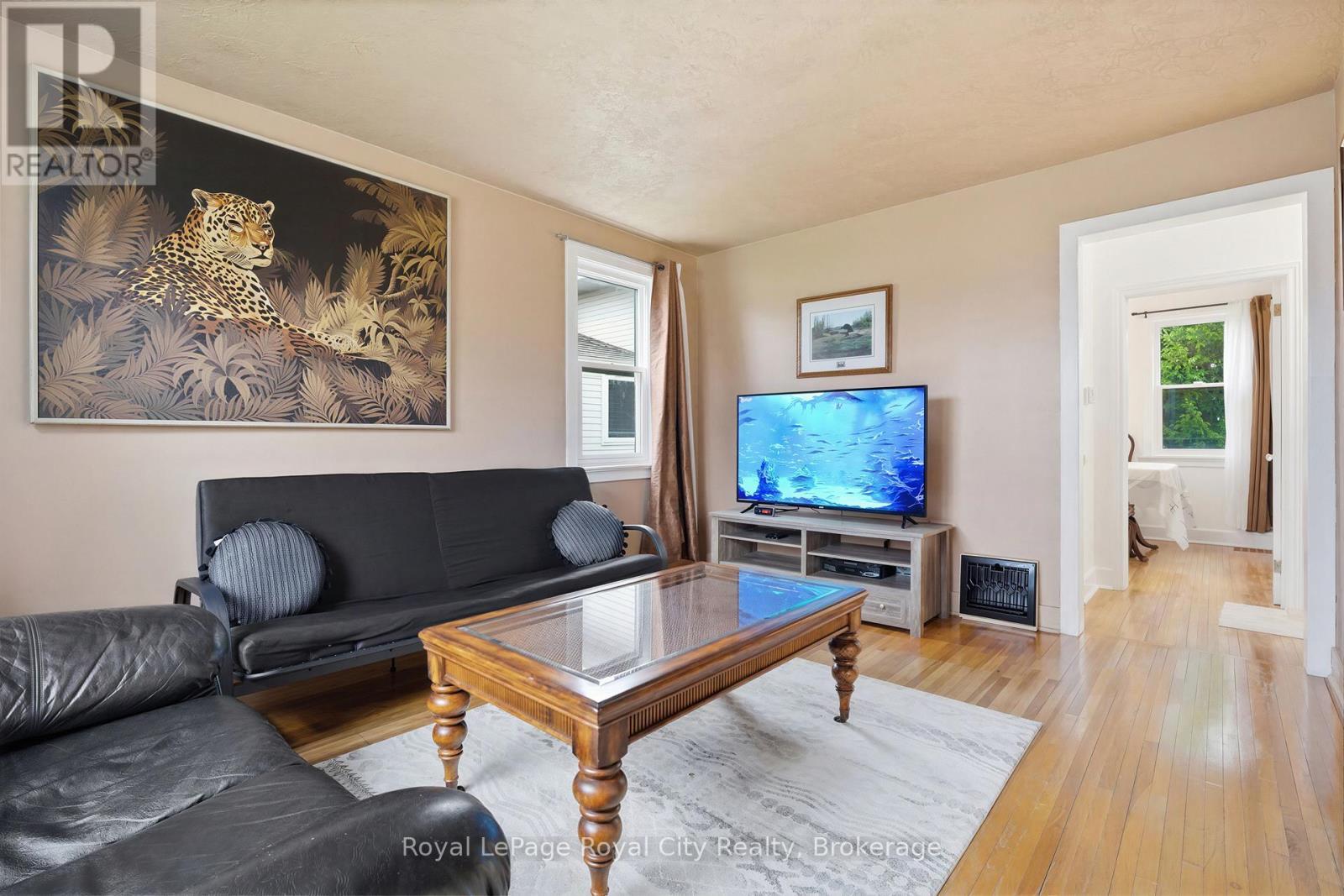 












513 SPEEDVALE AVENUE E

,
Guelph (Victoria North),




Ontario
N1E1P5

