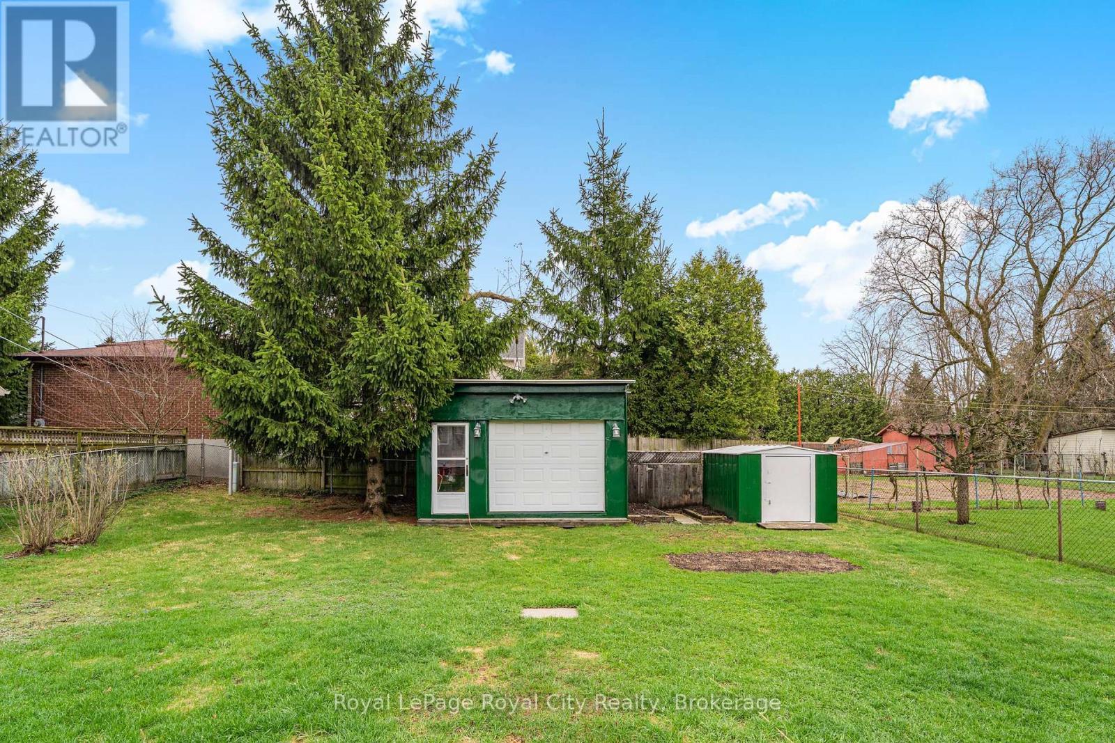 












513 SPEEDVALE AVENUE E

,
Guelph (Victoria North),




Ontario
N1E1P5

