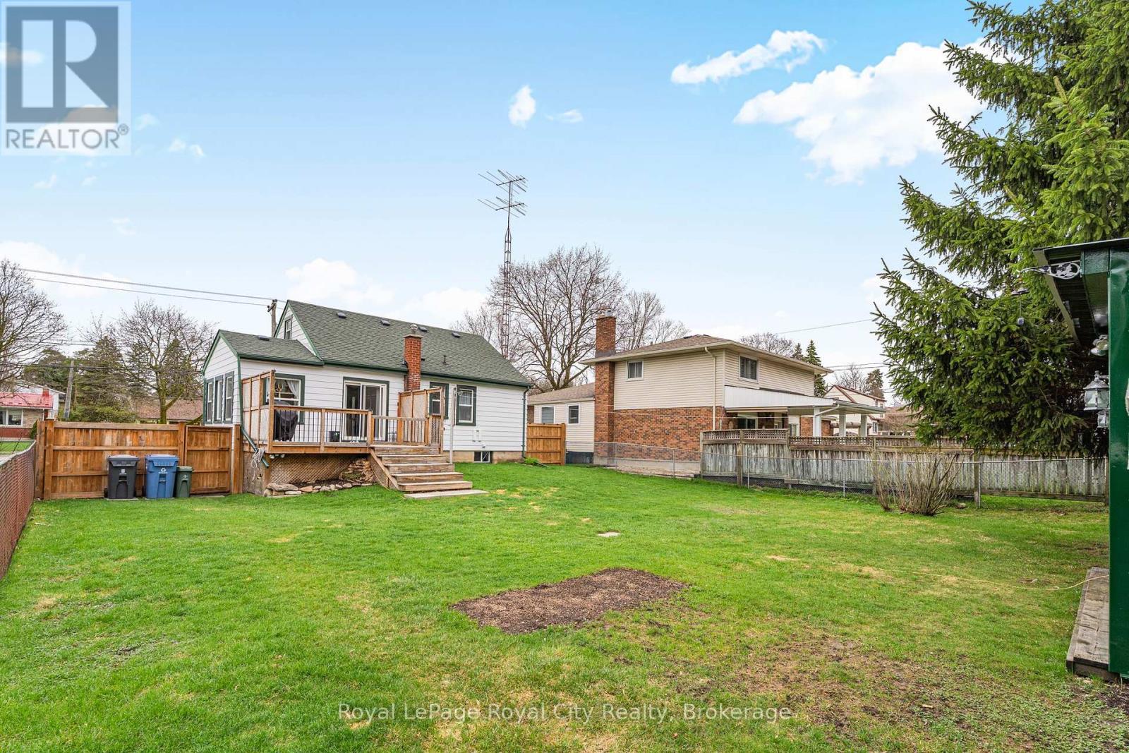 












513 SPEEDVALE AVENUE E

,
Guelph (Victoria North),




Ontario
N1E1P5

