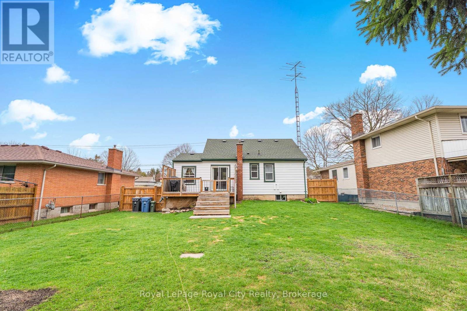 












513 SPEEDVALE AVENUE E

,
Guelph (Victoria North),




Ontario
N1E1P5

