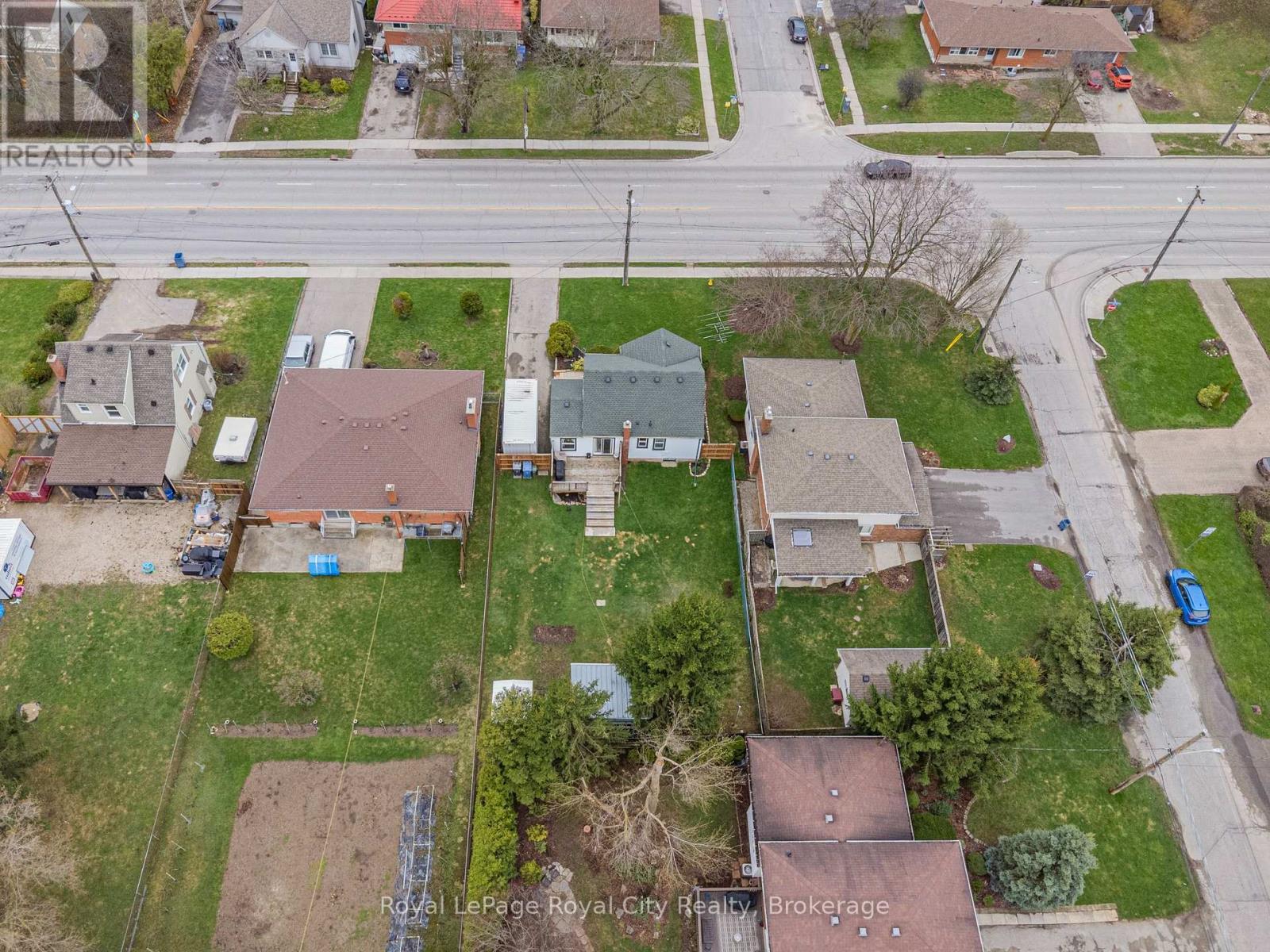 












513 SPEEDVALE AVENUE E

,
Guelph (Victoria North),




Ontario
N1E1P5

