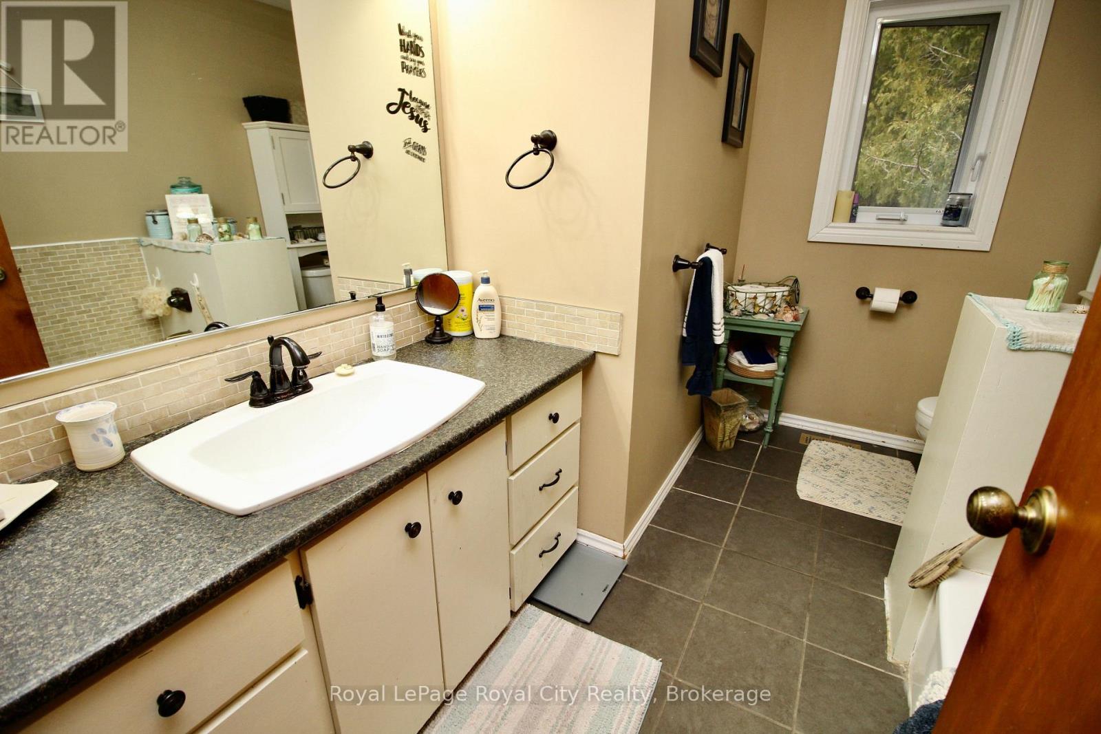 












192 MCARTHUR ROAD

,
Northern Bruce Peninsula,




Ontario
N0H2R0

