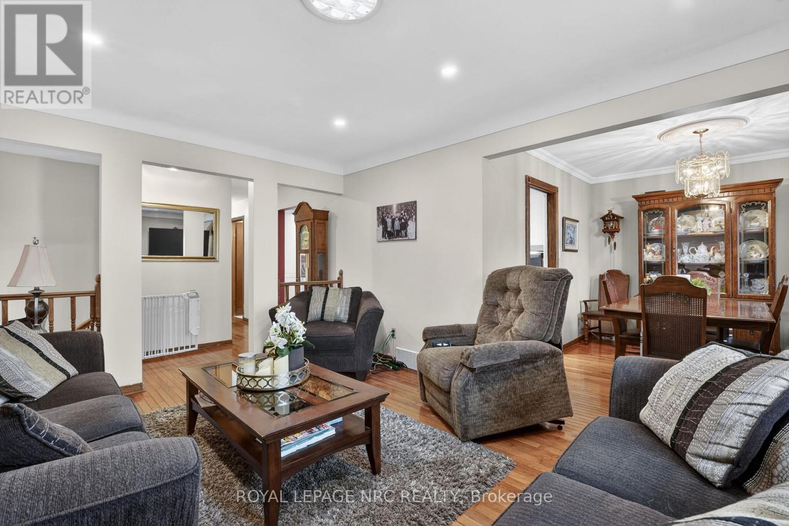 












7438 PETRULLO COURT

,
Niagara Falls (West Wood),




Ontario
L2H2K4

