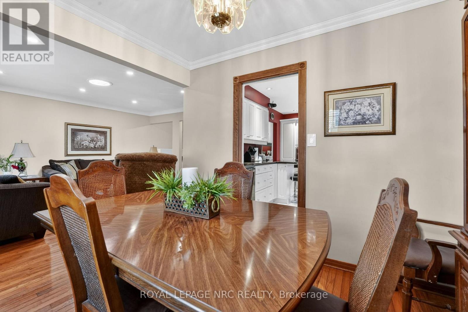 












7438 PETRULLO COURT

,
Niagara Falls (West Wood),




Ontario
L2H2K4

