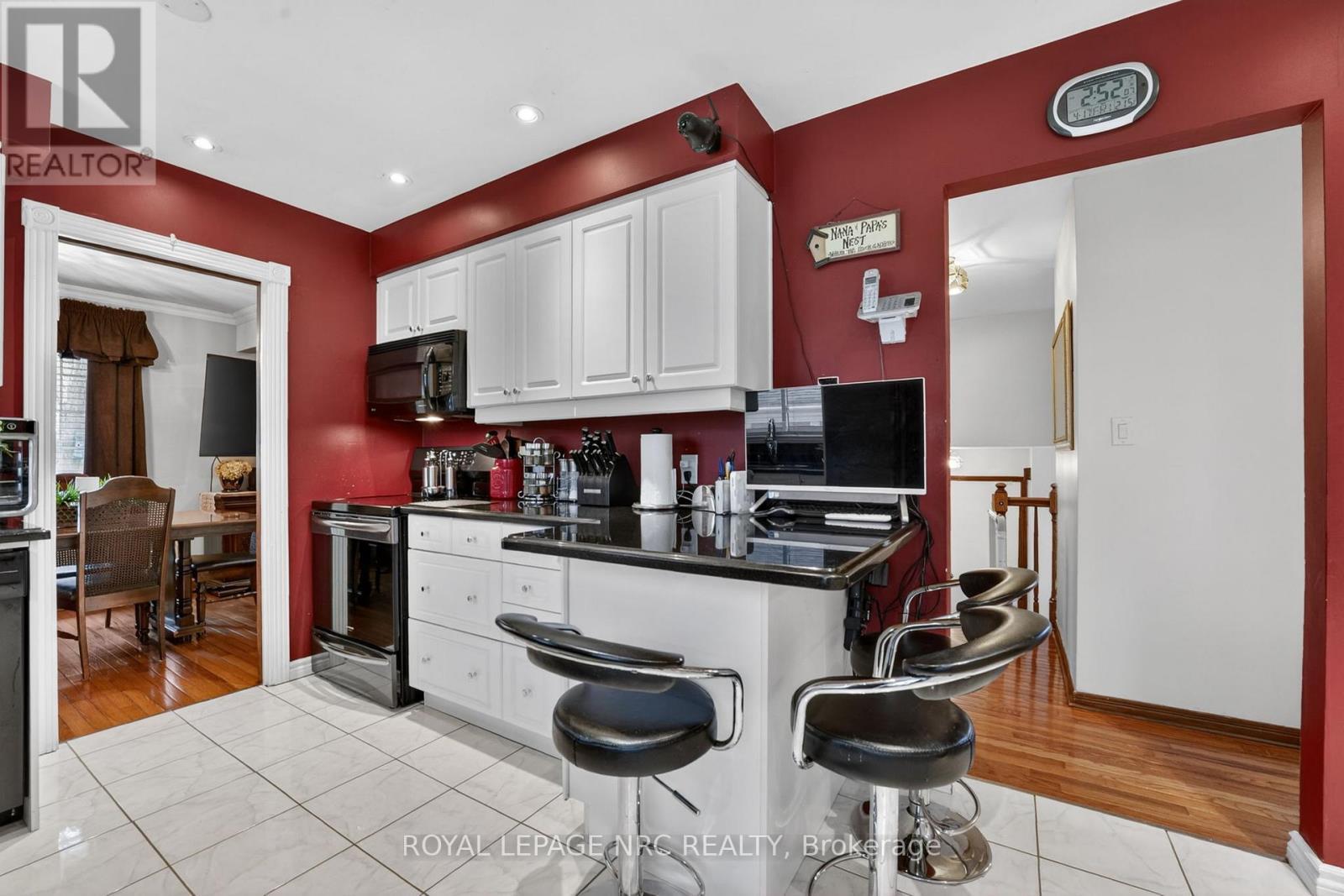 












7438 PETRULLO COURT

,
Niagara Falls (West Wood),




Ontario
L2H2K4

