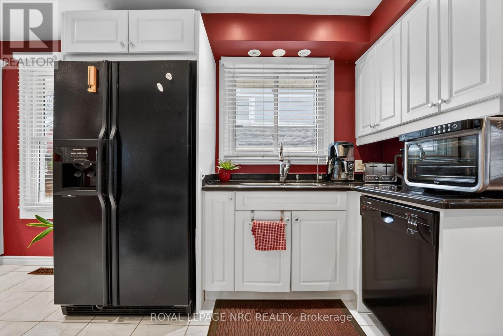 












7438 PETRULLO COURT

,
Niagara Falls (West Wood),




Ontario
L2H2K4


