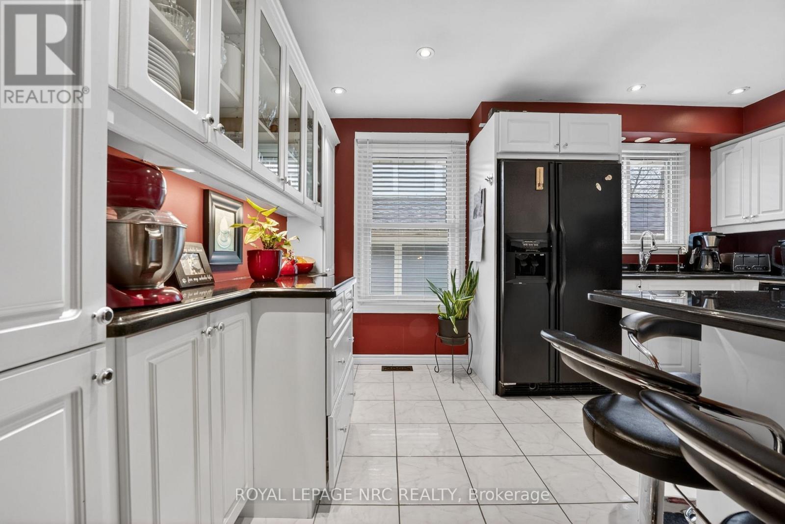 












7438 PETRULLO COURT

,
Niagara Falls (West Wood),




Ontario
L2H2K4

