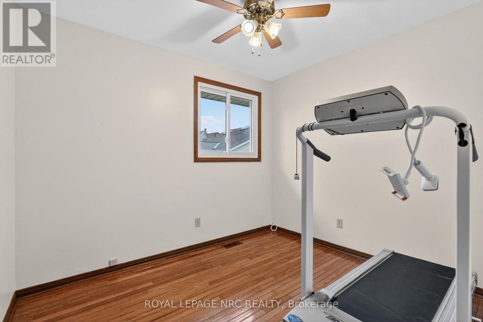 












7438 PETRULLO COURT

,
Niagara Falls (West Wood),




Ontario
L2H2K4

