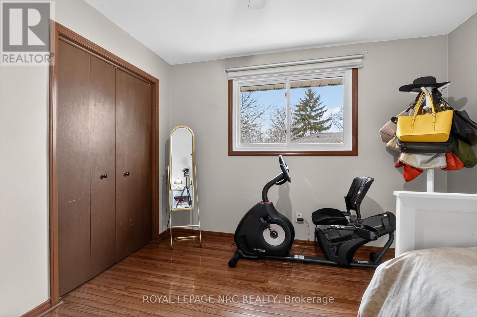












7438 PETRULLO COURT

,
Niagara Falls (West Wood),




Ontario
L2H2K4

