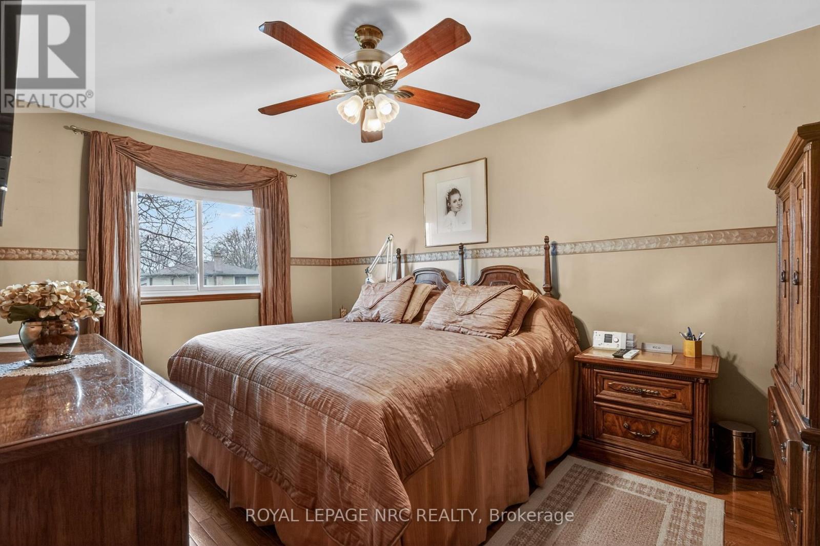 












7438 PETRULLO COURT

,
Niagara Falls (West Wood),




Ontario
L2H2K4


