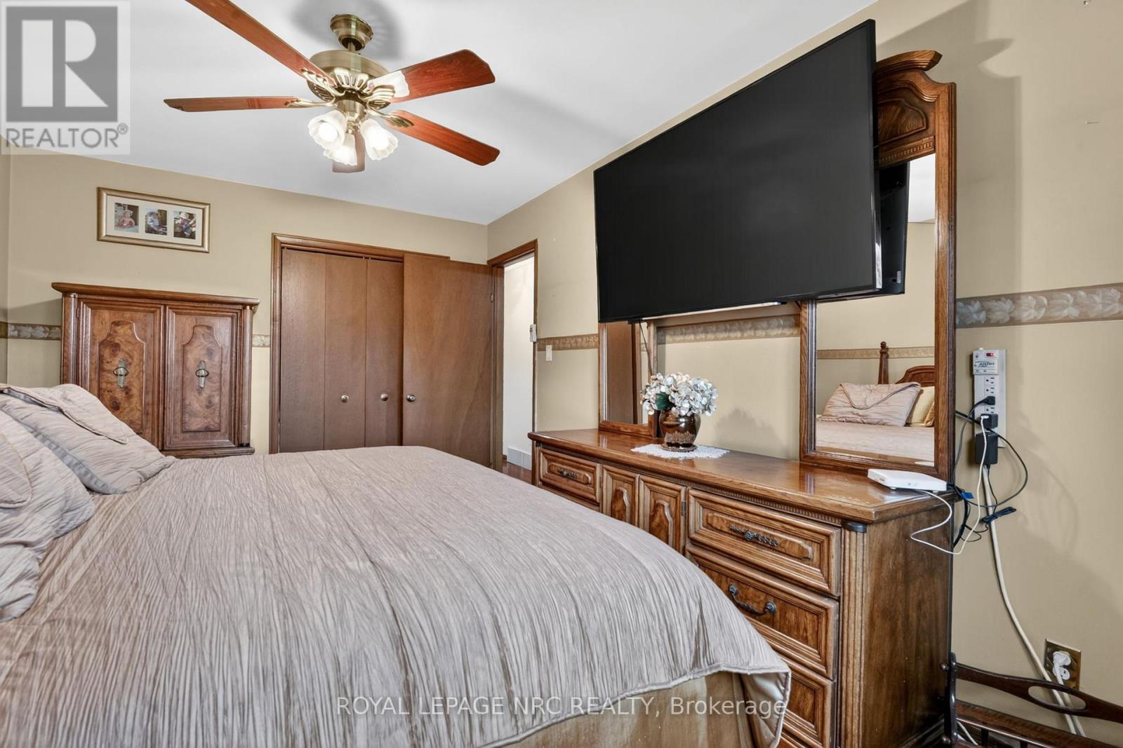 












7438 PETRULLO COURT

,
Niagara Falls (West Wood),




Ontario
L2H2K4

