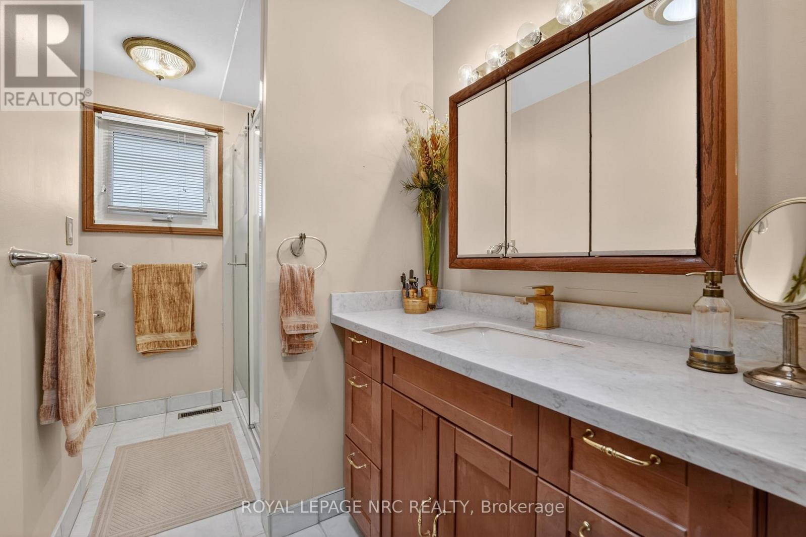 












7438 PETRULLO COURT

,
Niagara Falls (West Wood),




Ontario
L2H2K4

