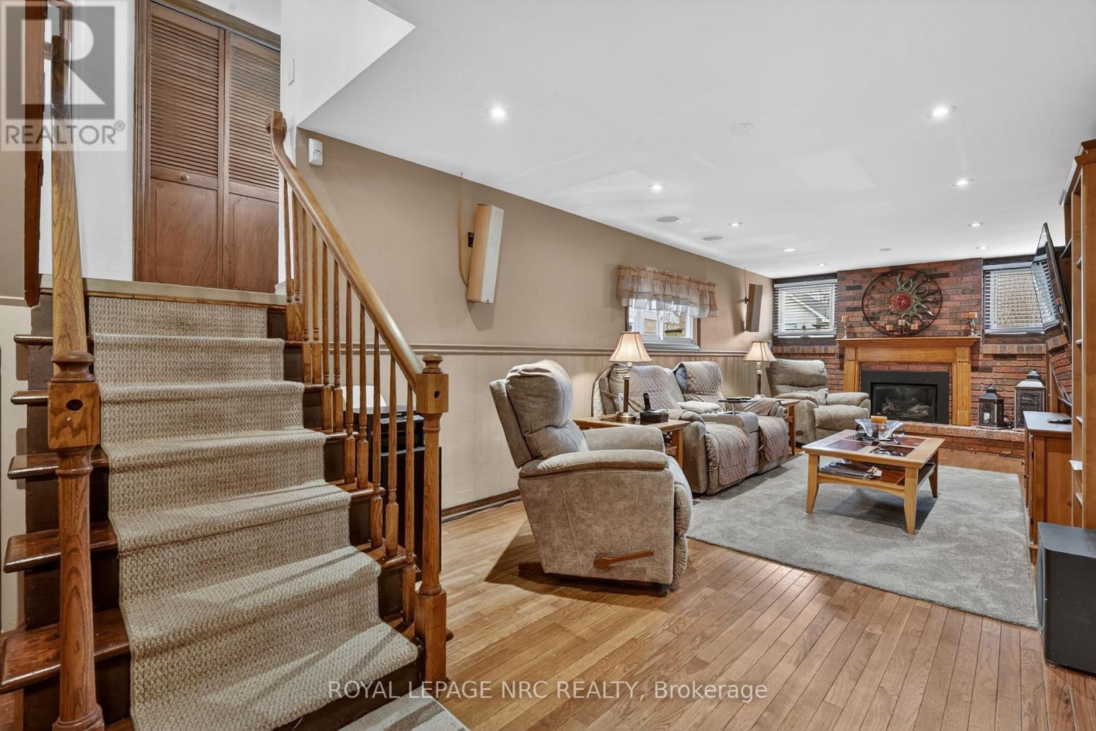 












7438 PETRULLO COURT

,
Niagara Falls (West Wood),




Ontario
L2H2K4

