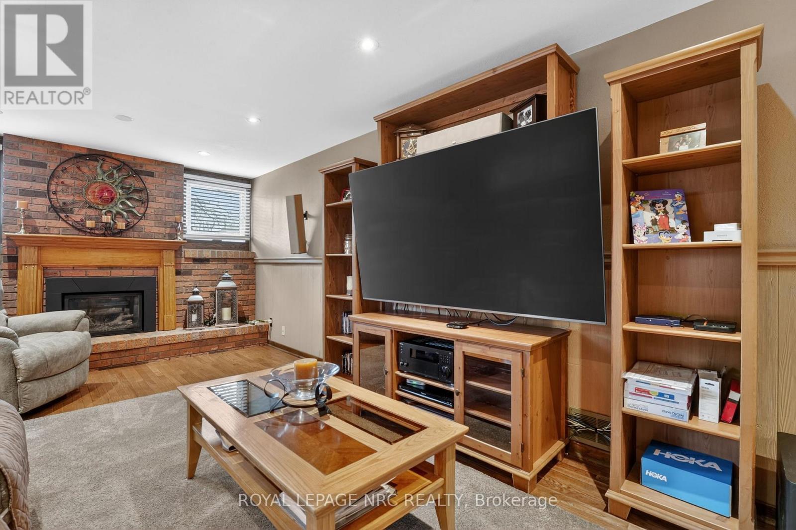 












7438 PETRULLO COURT

,
Niagara Falls (West Wood),




Ontario
L2H2K4

