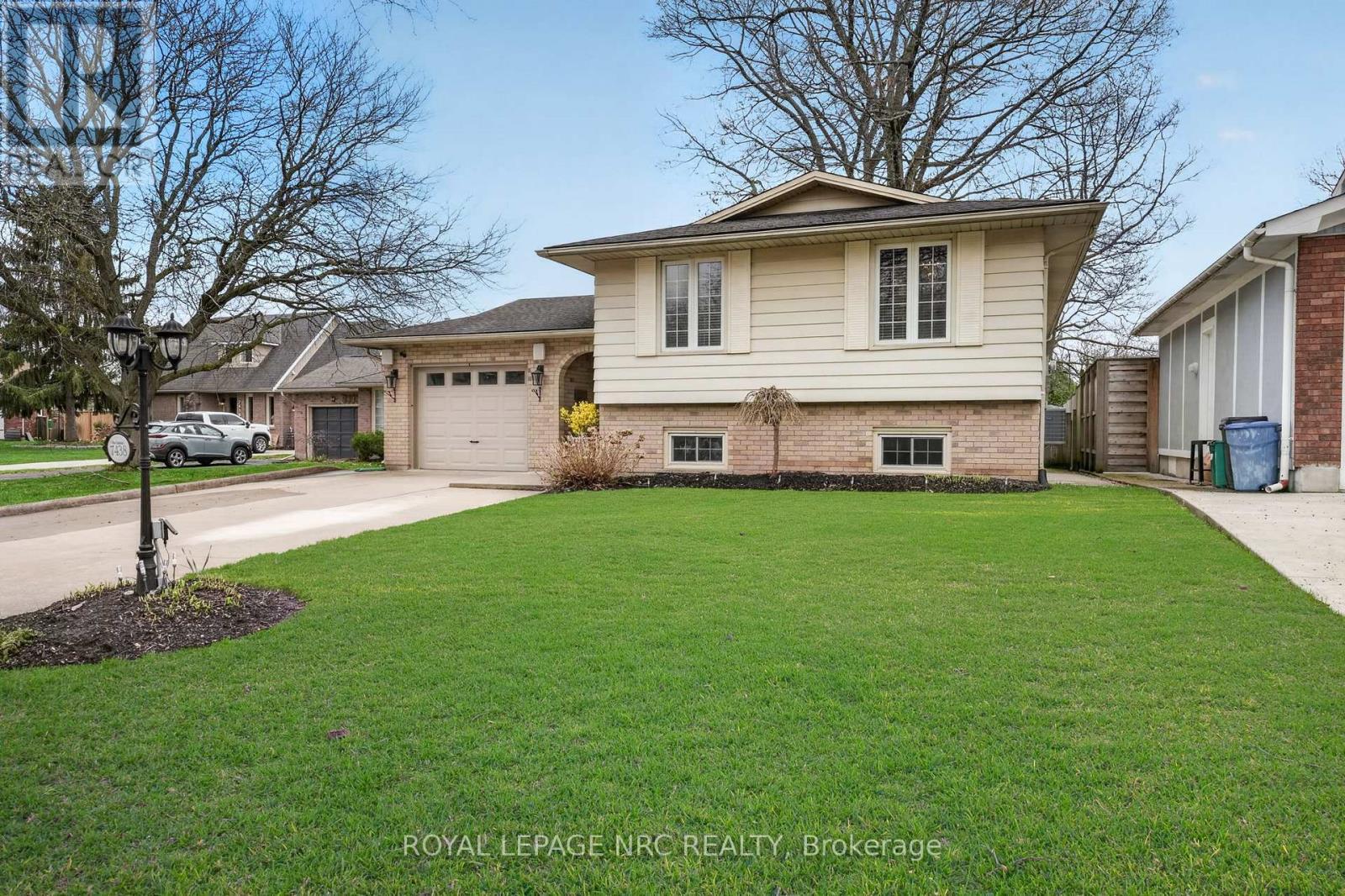 












7438 PETRULLO COURT

,
Niagara Falls (West Wood),




Ontario
L2H2K4

