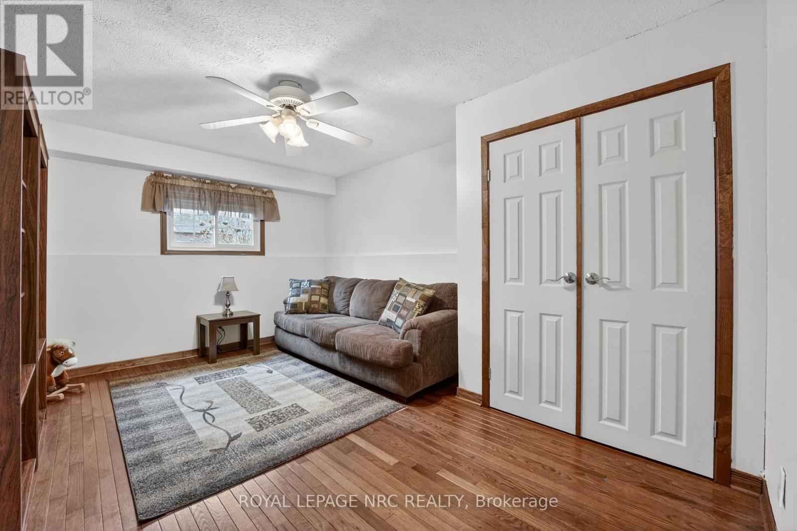 












7438 PETRULLO COURT

,
Niagara Falls (West Wood),




Ontario
L2H2K4

