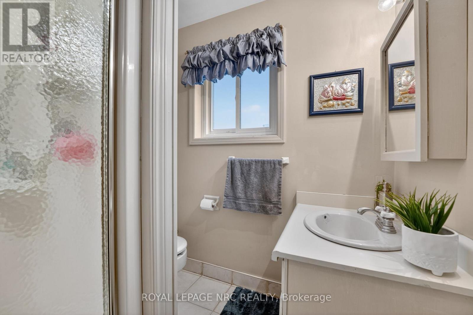 












7438 PETRULLO COURT

,
Niagara Falls (West Wood),




Ontario
L2H2K4

