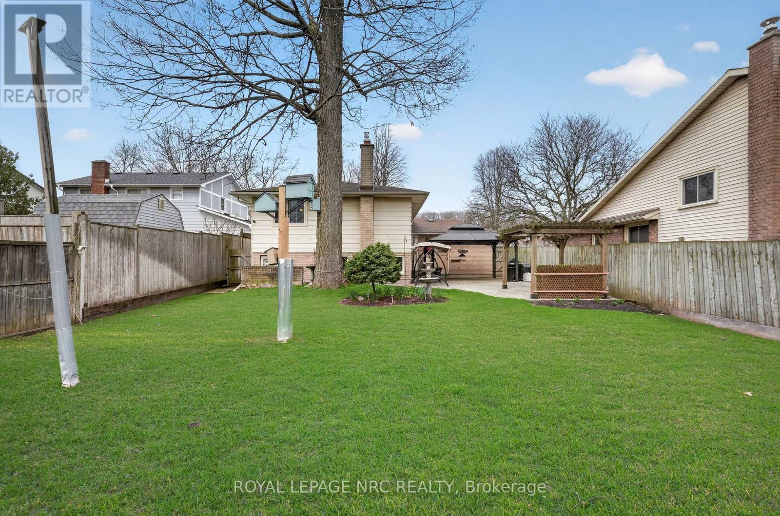 












7438 PETRULLO COURT

,
Niagara Falls (West Wood),




Ontario
L2H2K4

