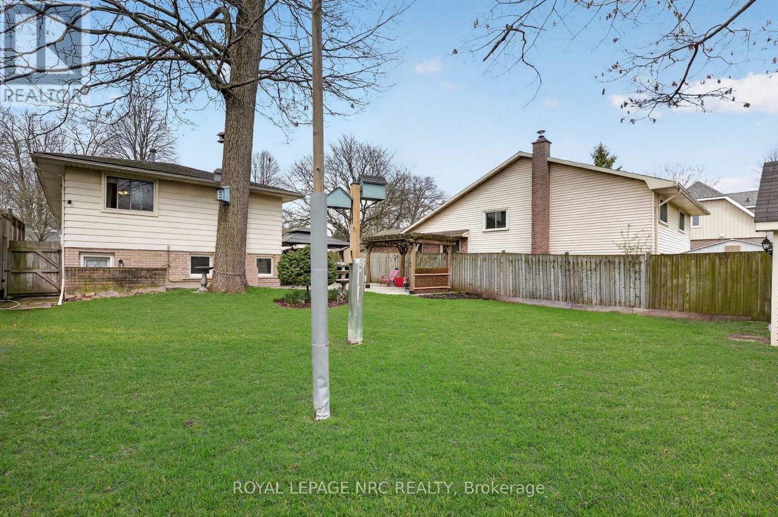 












7438 PETRULLO COURT

,
Niagara Falls (West Wood),




Ontario
L2H2K4

