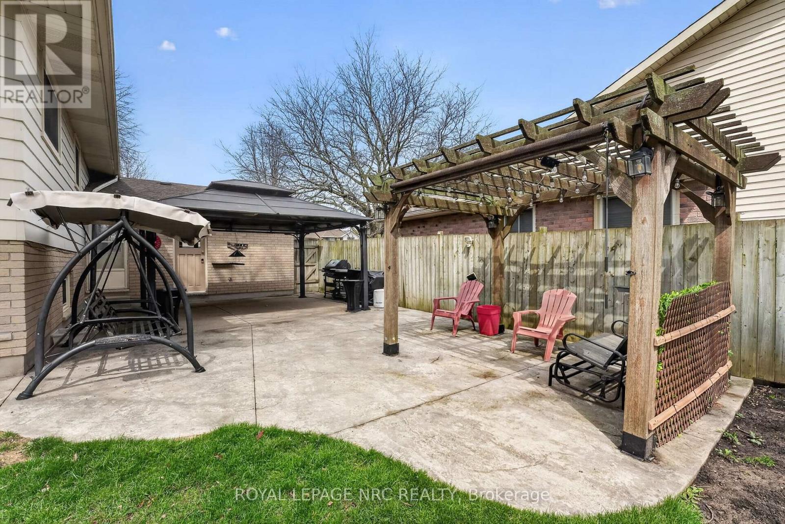 












7438 PETRULLO COURT

,
Niagara Falls (West Wood),




Ontario
L2H2K4

