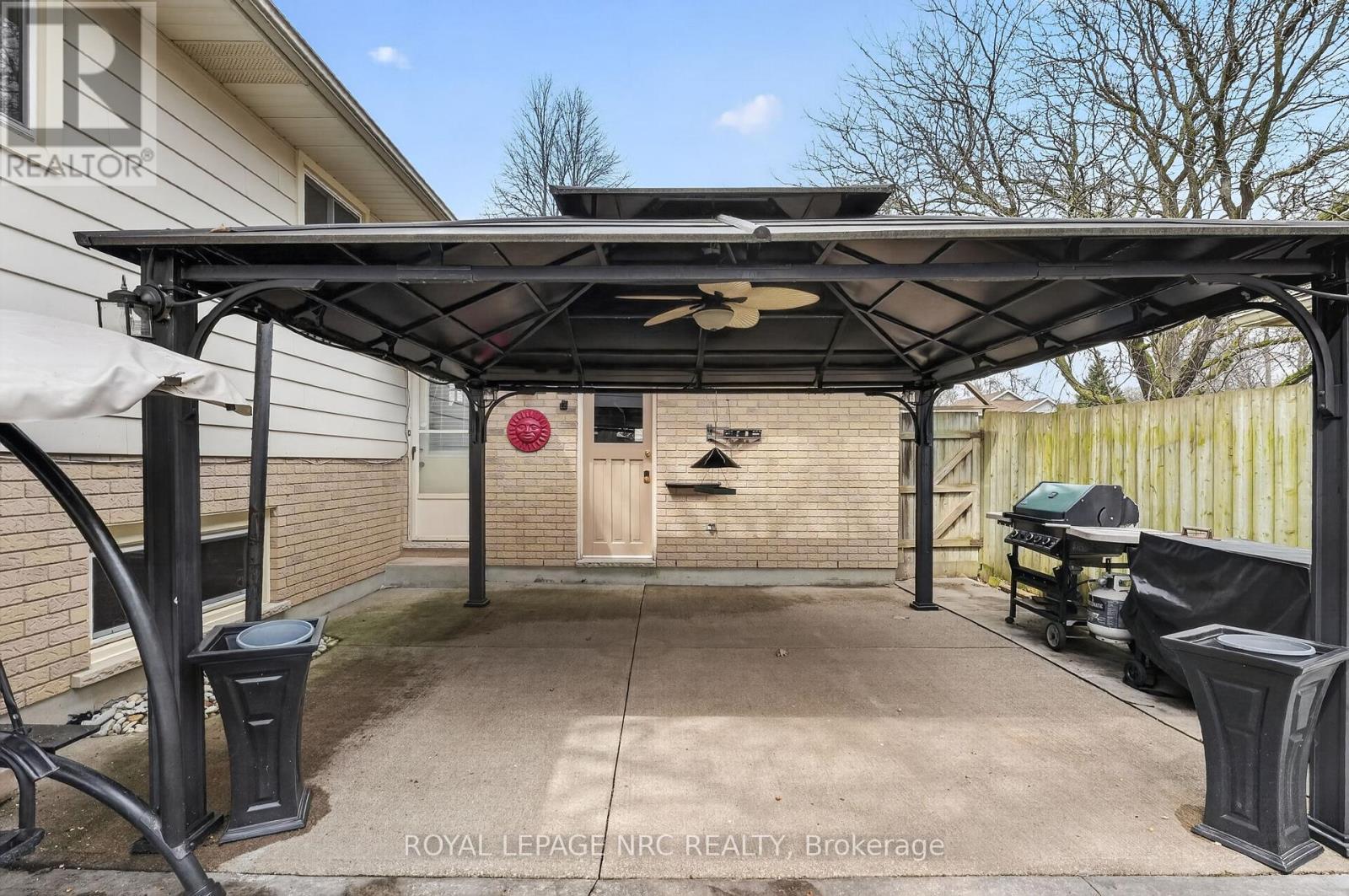 












7438 PETRULLO COURT

,
Niagara Falls (West Wood),




Ontario
L2H2K4


