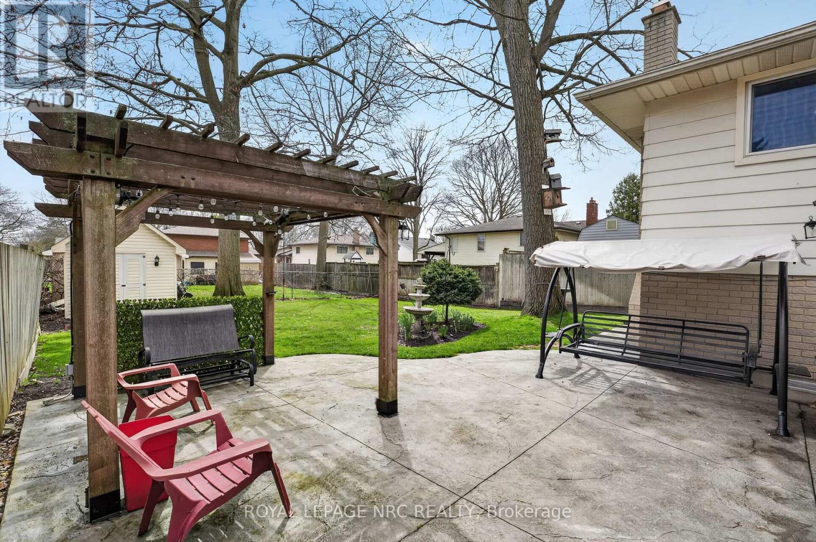 












7438 PETRULLO COURT

,
Niagara Falls (West Wood),




Ontario
L2H2K4

