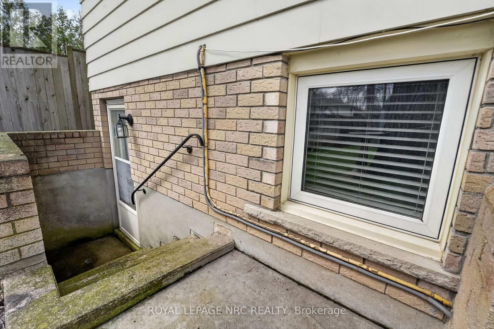 












7438 PETRULLO COURT

,
Niagara Falls (West Wood),




Ontario
L2H2K4

