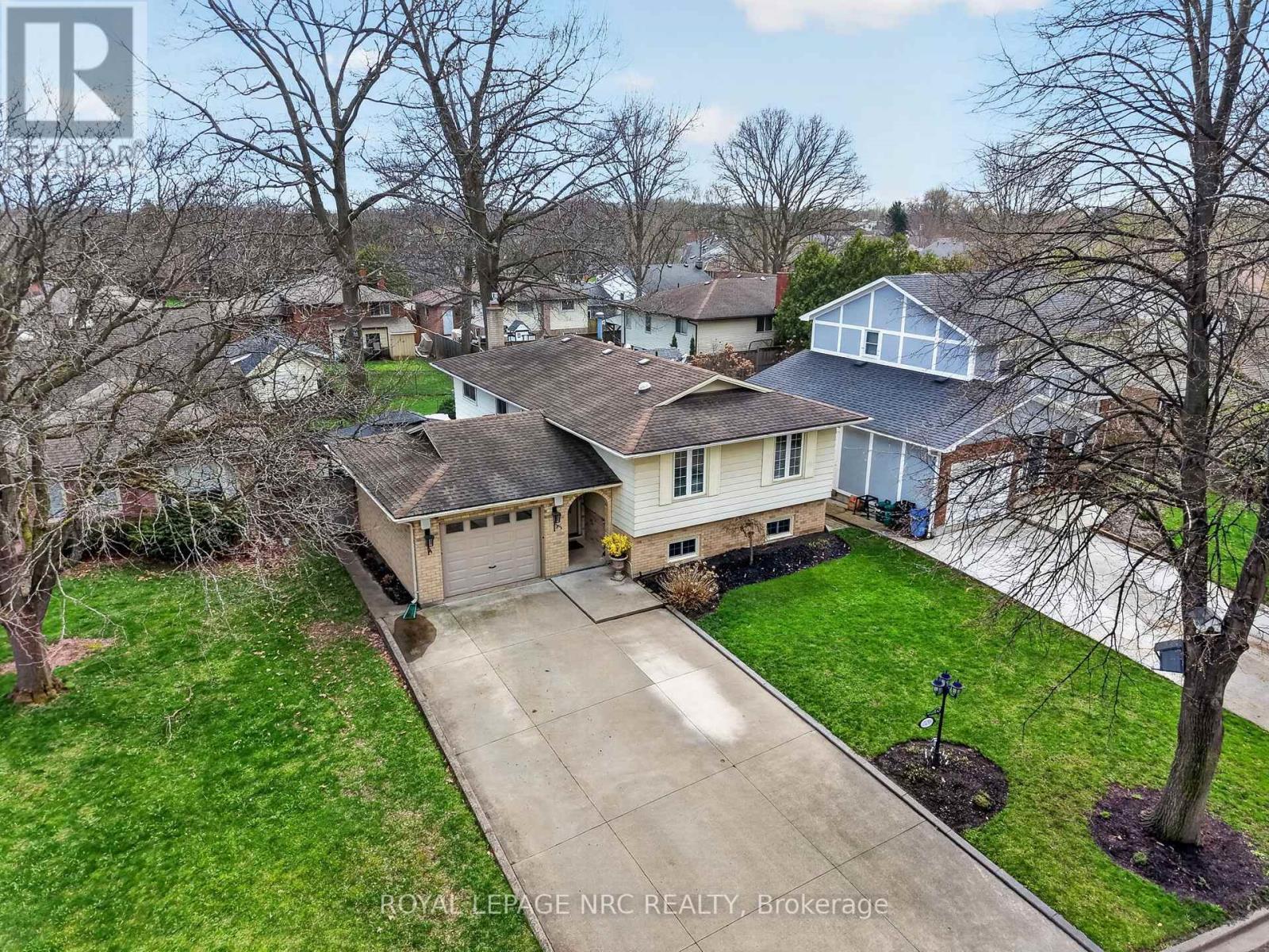 












7438 PETRULLO COURT

,
Niagara Falls (West Wood),




Ontario
L2H2K4

