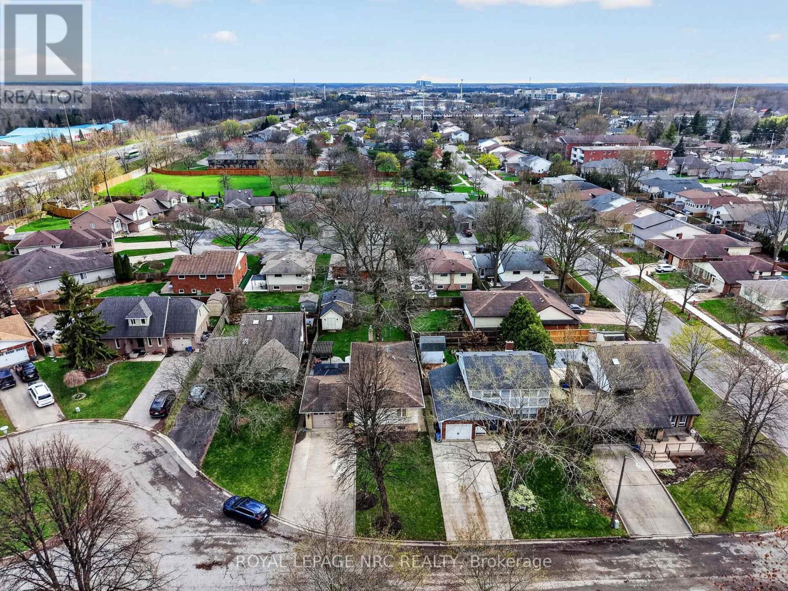 












7438 PETRULLO COURT

,
Niagara Falls (West Wood),




Ontario
L2H2K4

