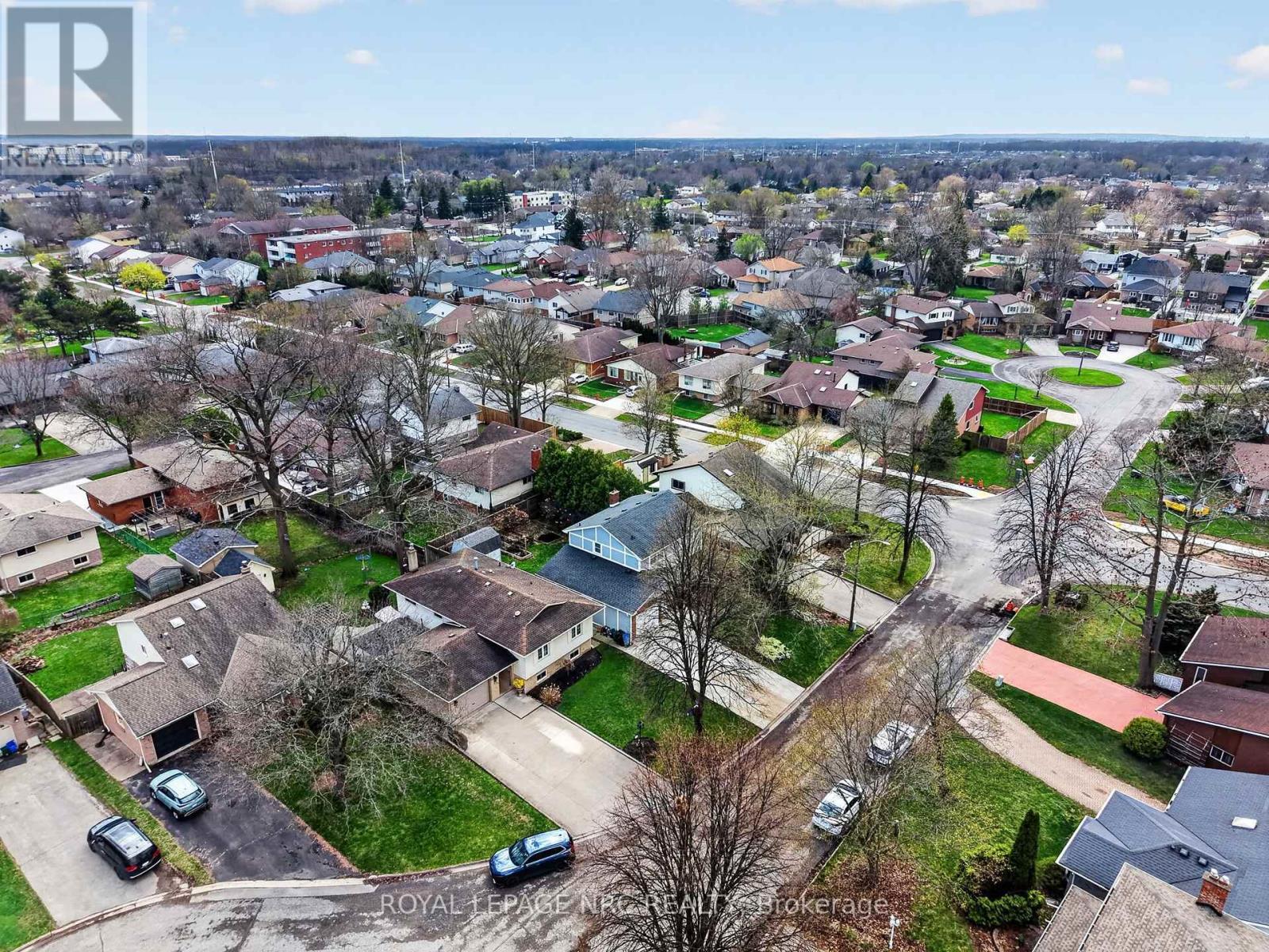 












7438 PETRULLO COURT

,
Niagara Falls (West Wood),




Ontario
L2H2K4

