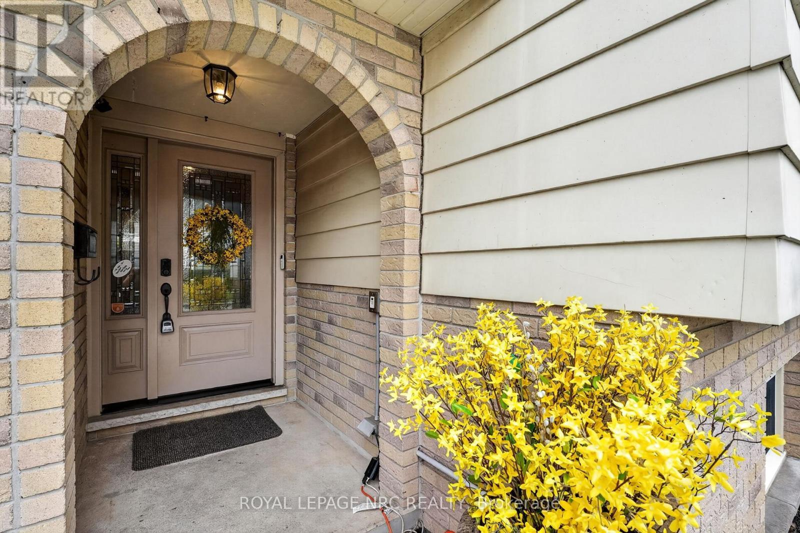 












7438 PETRULLO COURT

,
Niagara Falls (West Wood),




Ontario
L2H2K4

