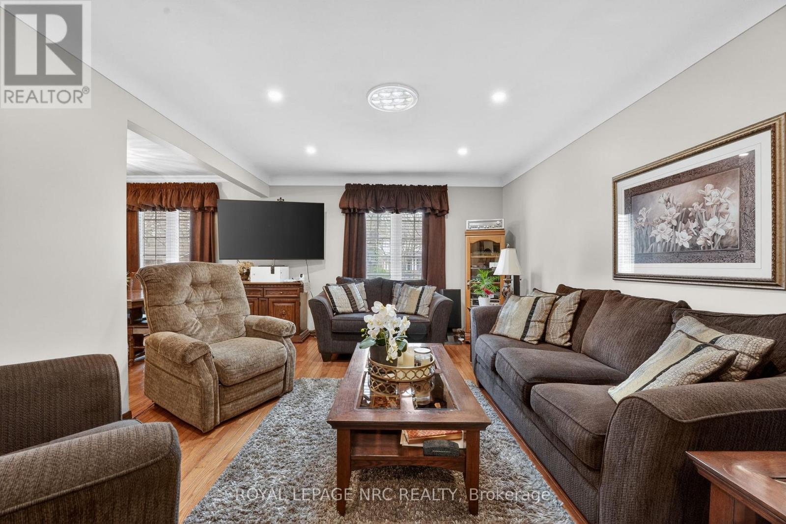 












7438 PETRULLO COURT

,
Niagara Falls (West Wood),




Ontario
L2H2K4

