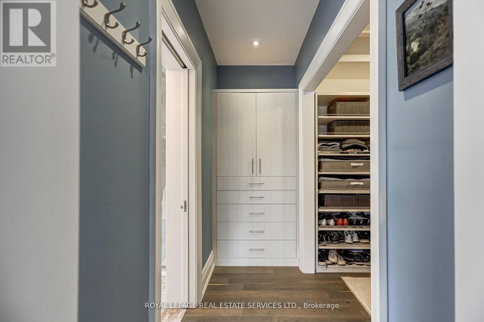 












34 LAMBETH ROAD

,
Toronto,




Ontario
M9A2Y7

