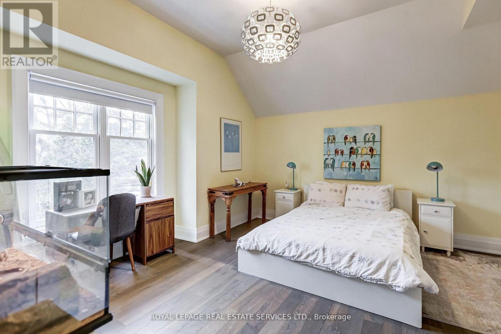 












34 LAMBETH ROAD

,
Toronto,




Ontario
M9A2Y7

