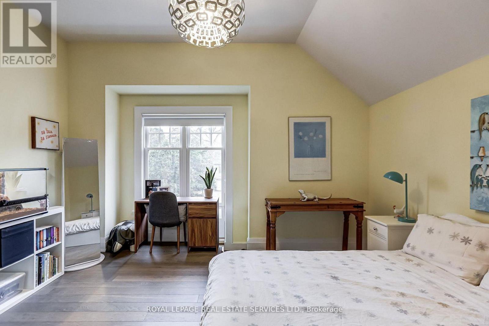 












34 LAMBETH ROAD

,
Toronto,




Ontario
M9A2Y7

