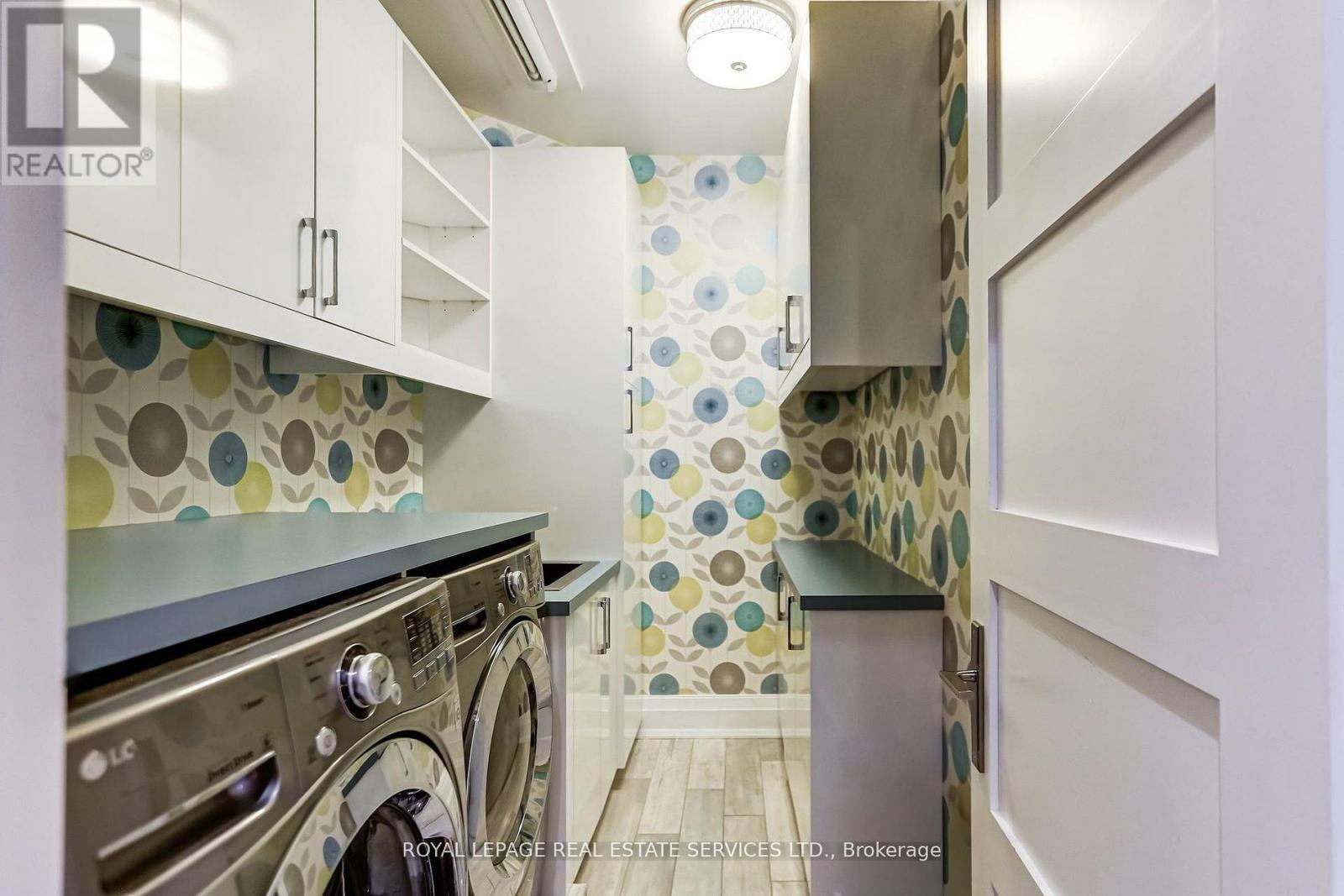 












34 LAMBETH ROAD

,
Toronto,




Ontario
M9A2Y7

