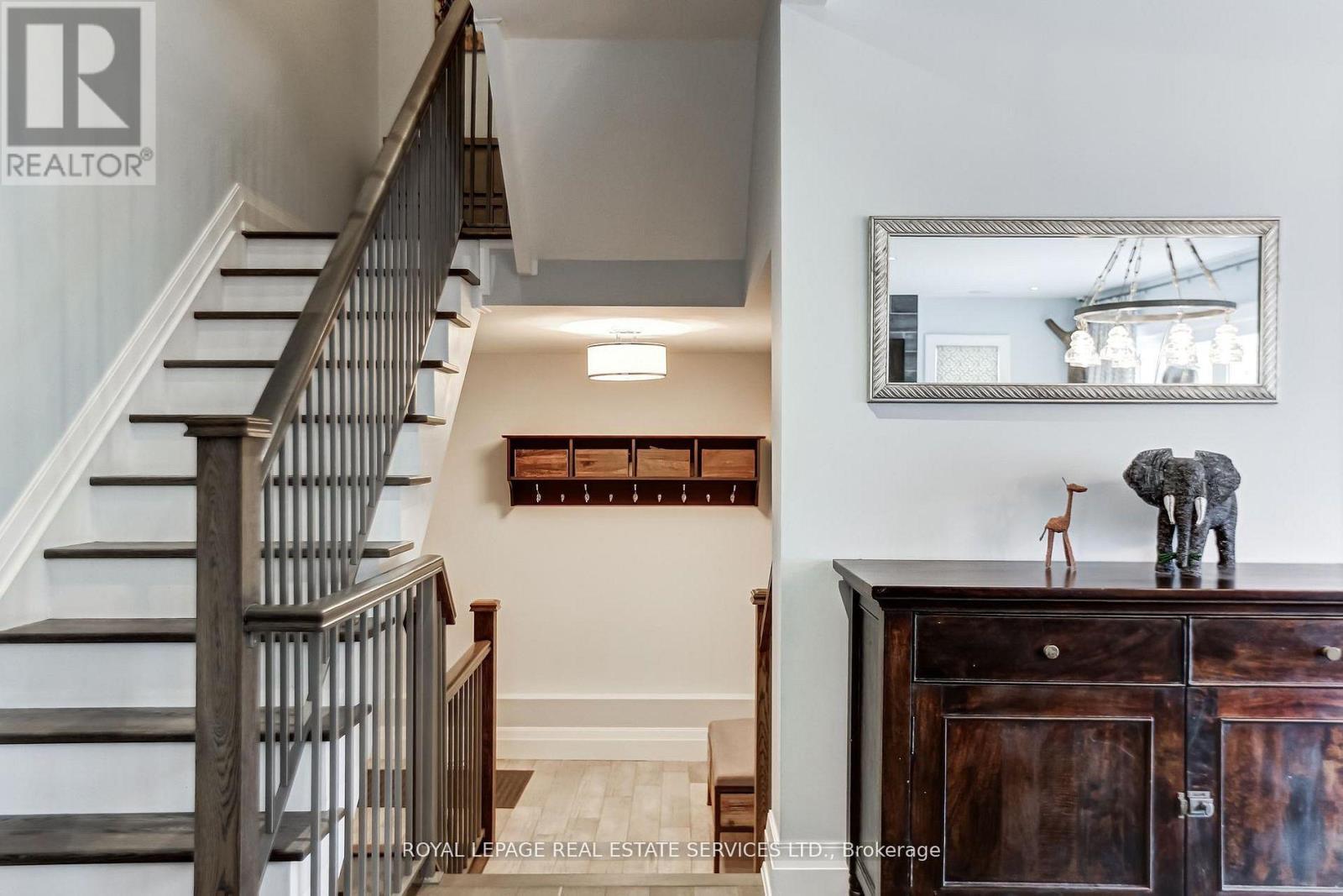 












34 LAMBETH ROAD

,
Toronto,




Ontario
M9A2Y7

