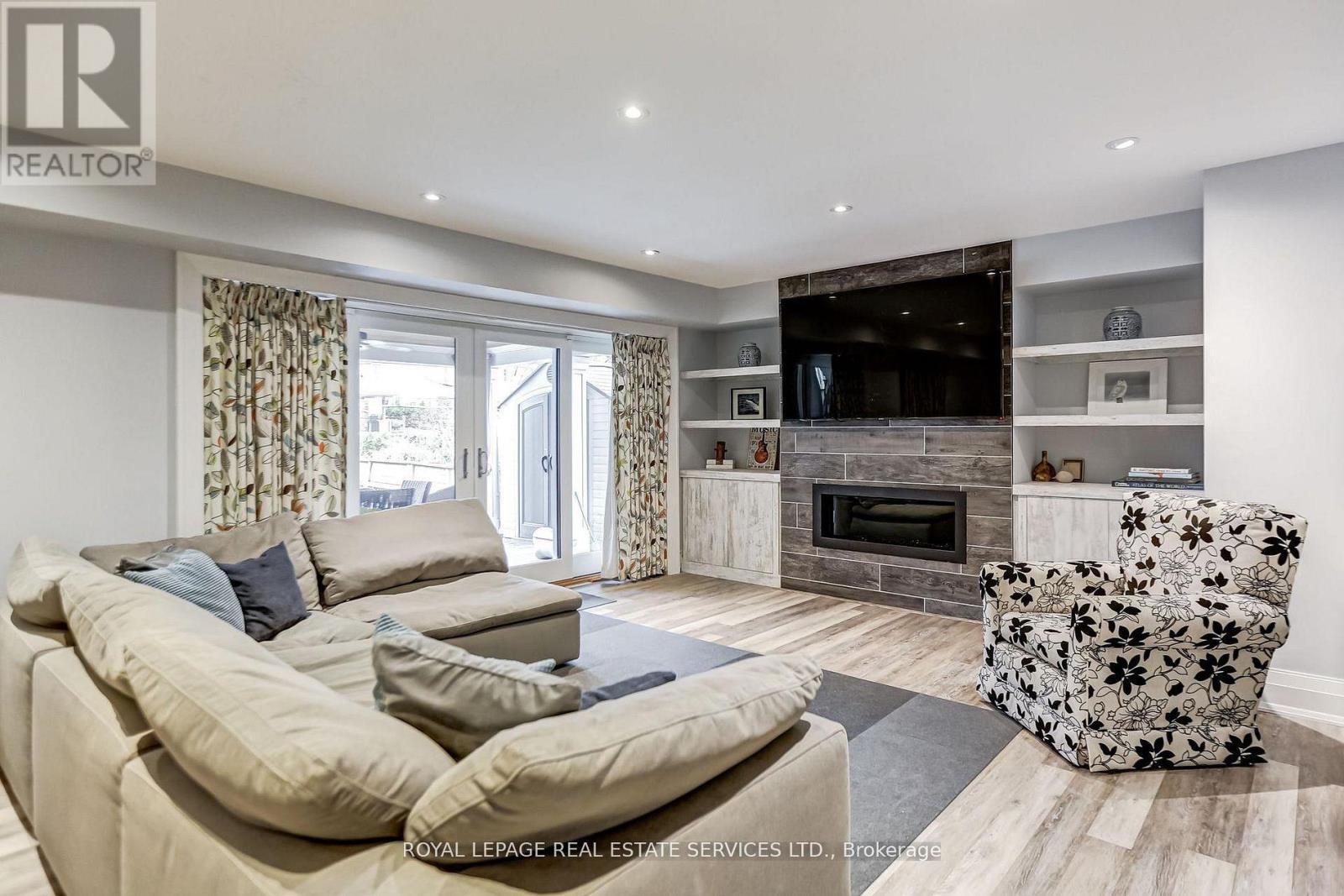 












34 LAMBETH ROAD

,
Toronto,




Ontario
M9A2Y7

