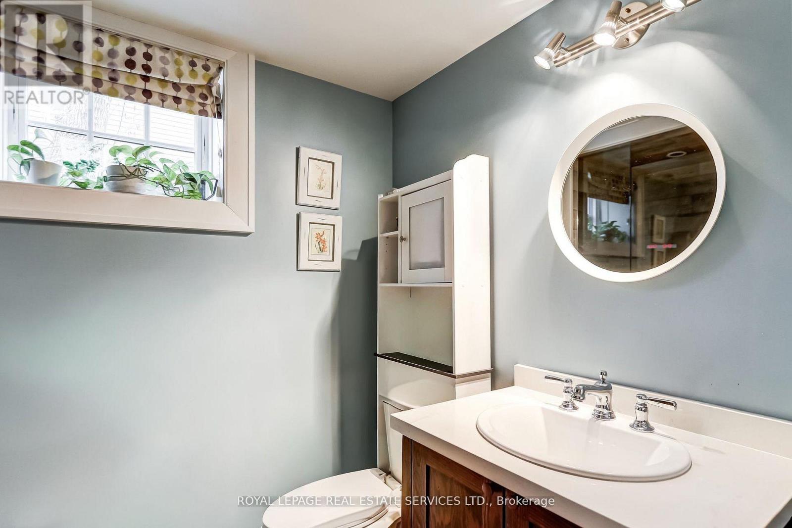 












34 LAMBETH ROAD

,
Toronto,




Ontario
M9A2Y7

