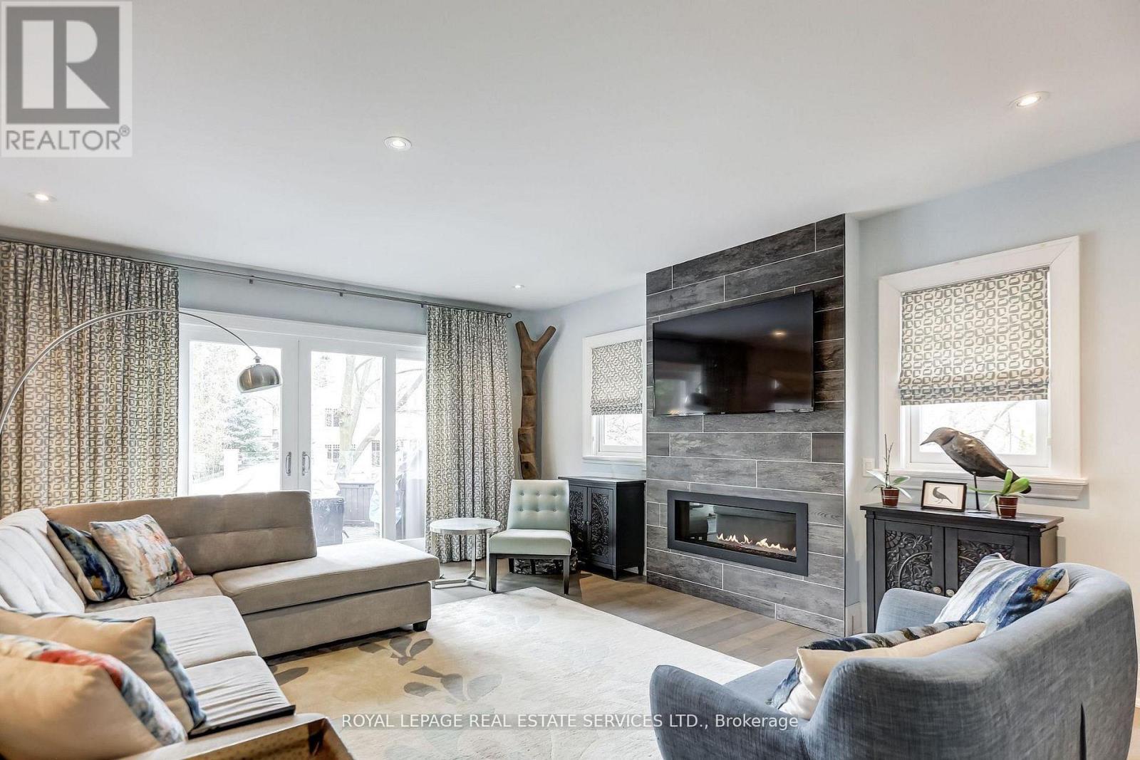 












34 LAMBETH ROAD

,
Toronto,




Ontario
M9A2Y7

