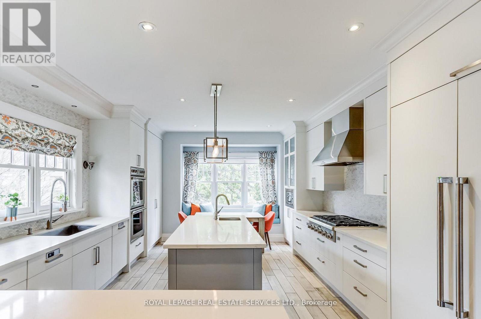 












34 LAMBETH ROAD

,
Toronto,




Ontario
M9A2Y7

