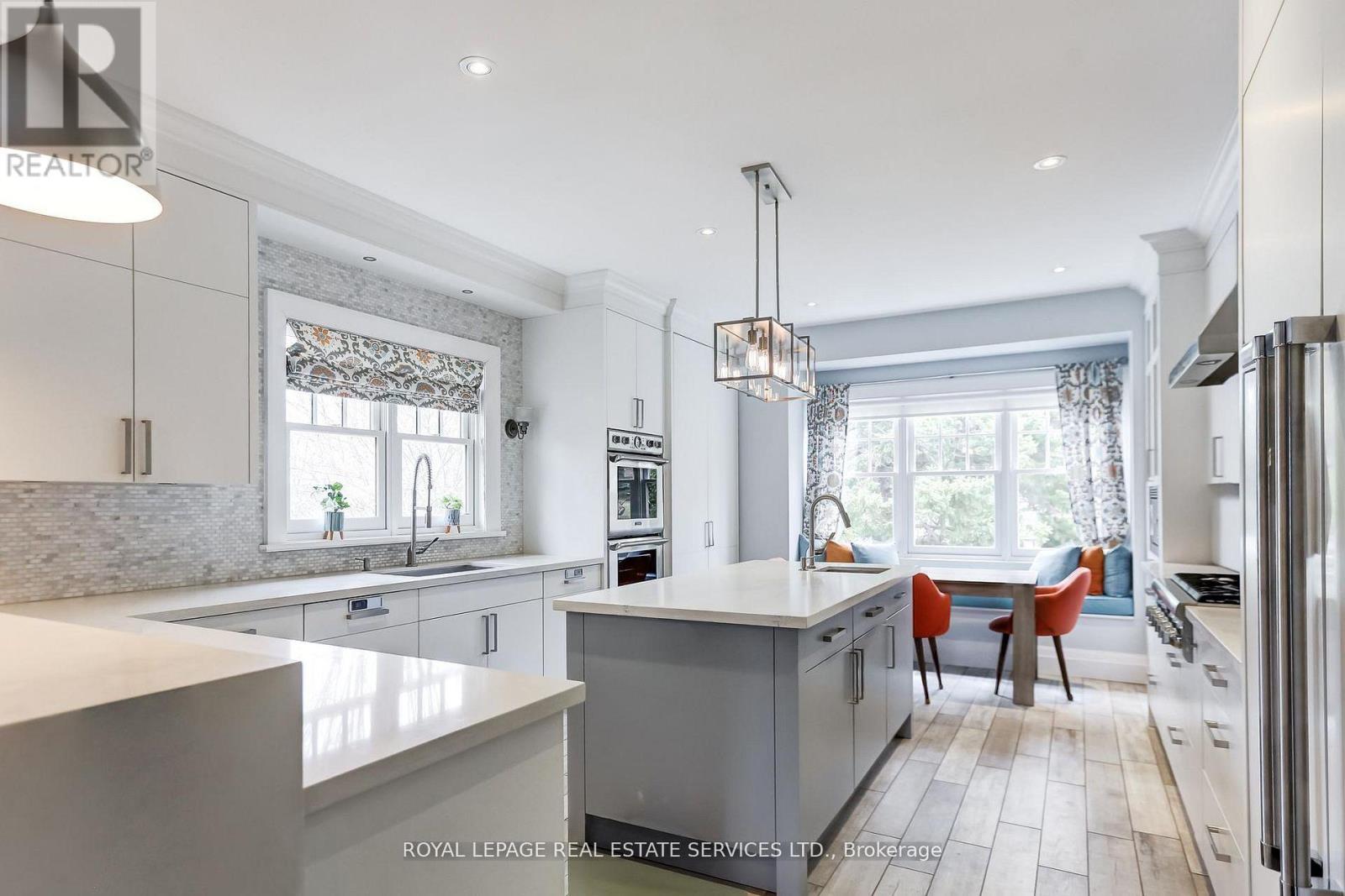 












34 LAMBETH ROAD

,
Toronto,




Ontario
M9A2Y7

