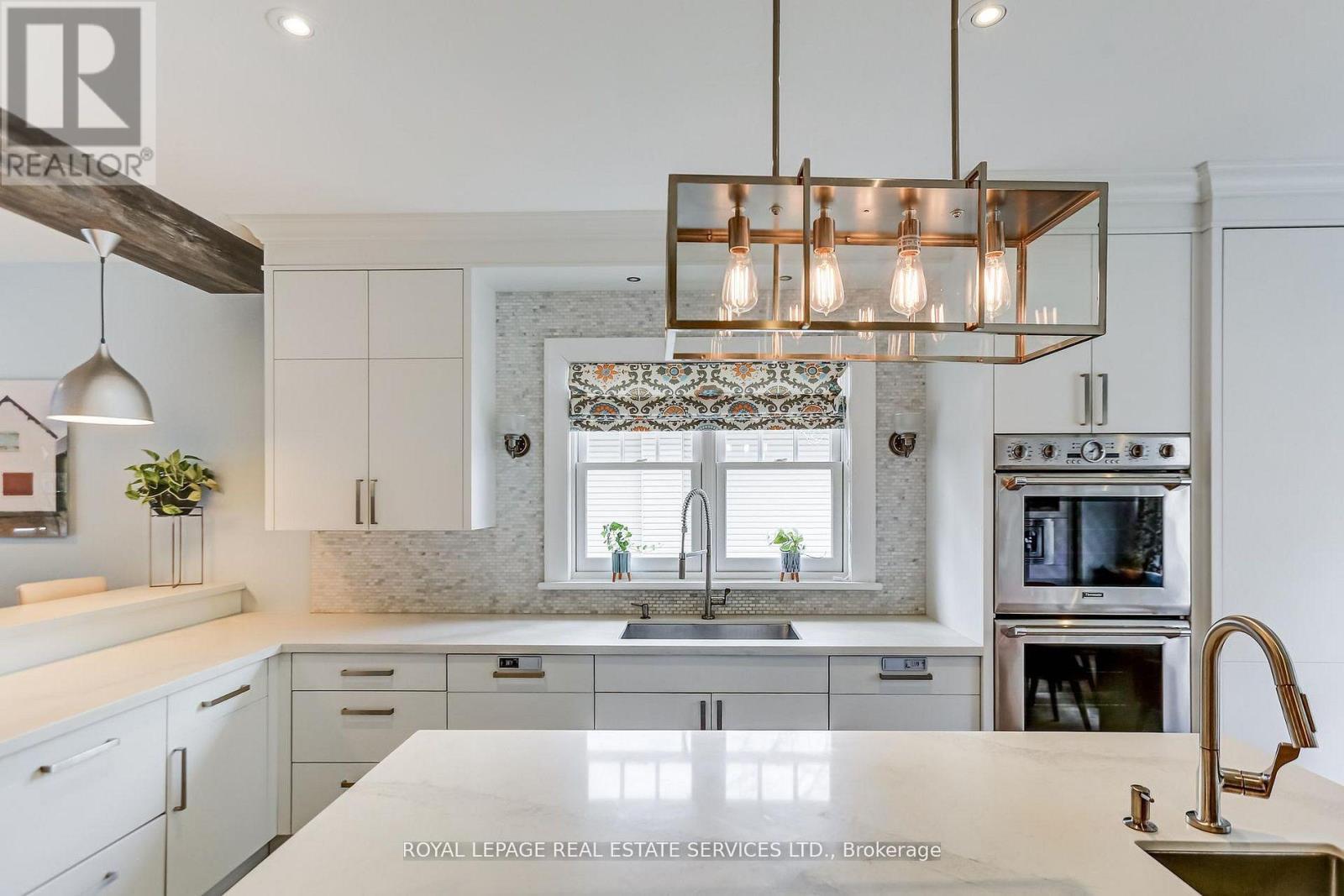 












34 LAMBETH ROAD

,
Toronto,




Ontario
M9A2Y7

