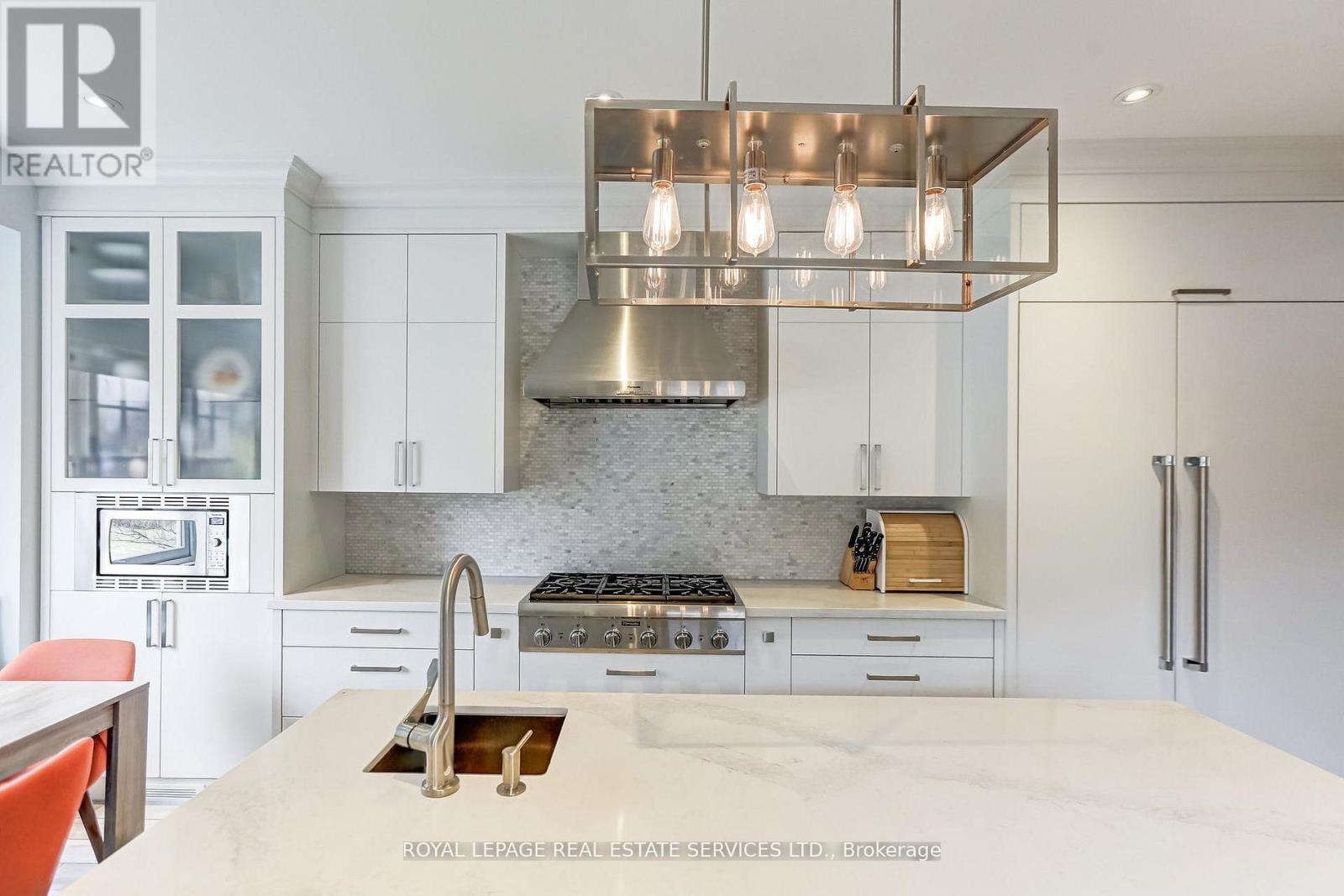 












34 LAMBETH ROAD

,
Toronto,




Ontario
M9A2Y7

